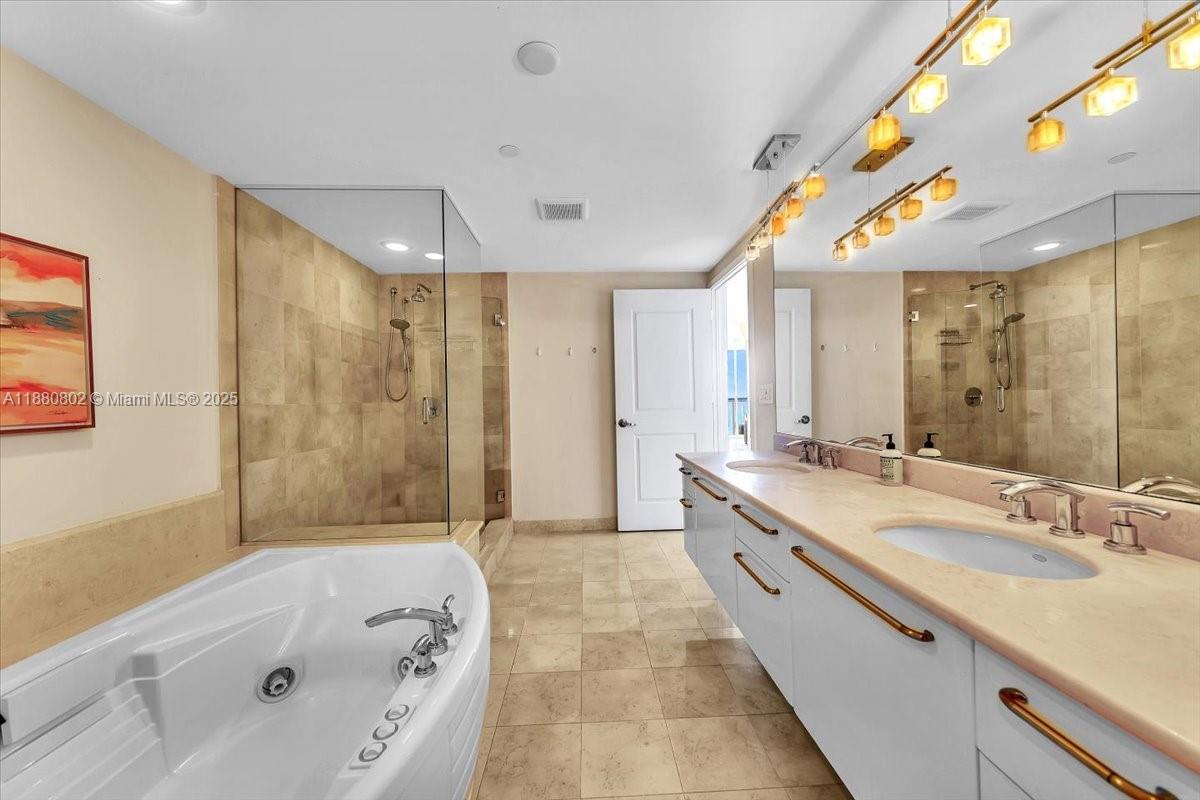 Photo of 3101 Ocean Dr  #2307, Hollywood, Florida, 33019 - 
