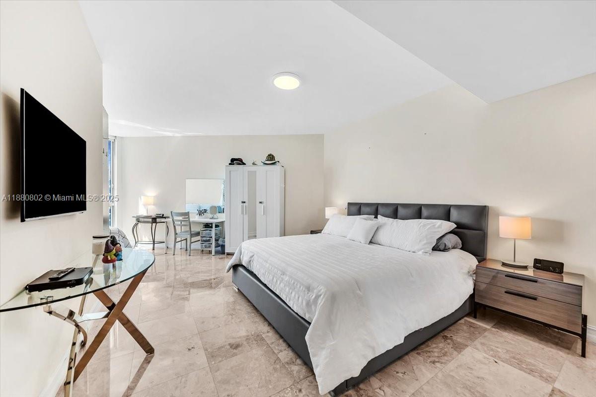 Photo of 3101 Ocean Dr  #2307, Hollywood, Florida, 33019 - 