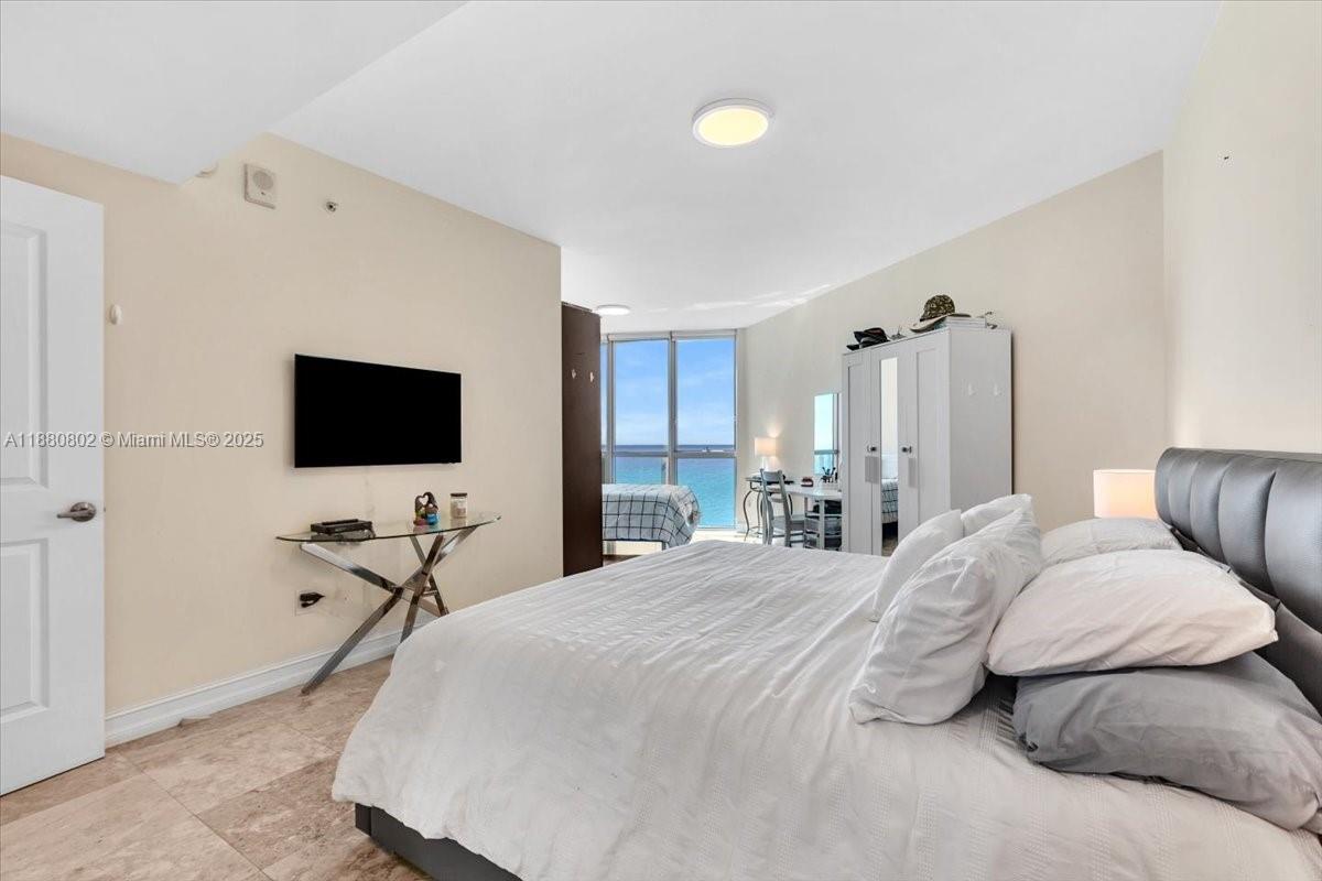 Photo of 3101 Ocean Dr  #2307, Hollywood, Florida, 33019 - 