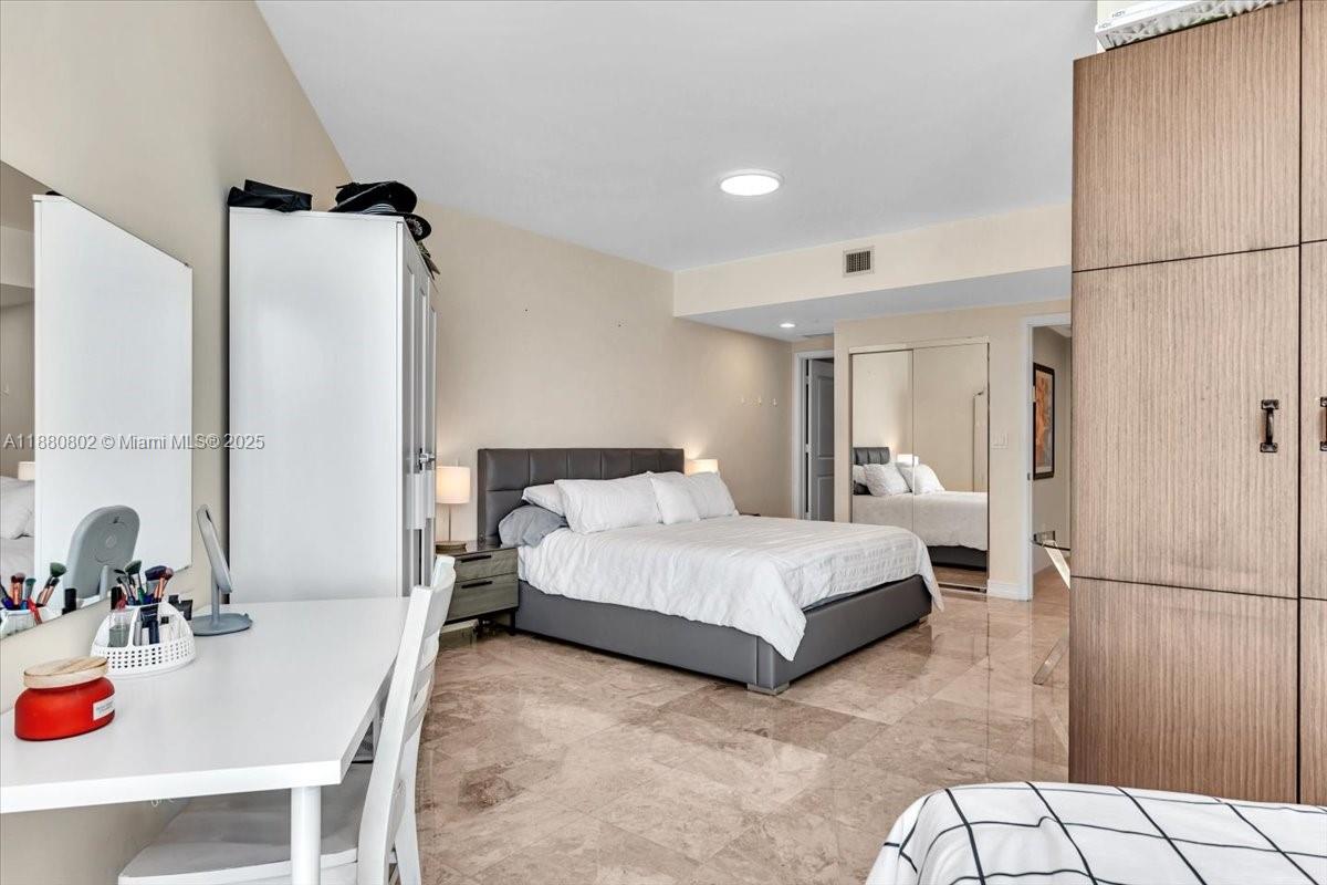 Photo of 3101 Ocean Dr  #2307, Hollywood, Florida, 33019 - 