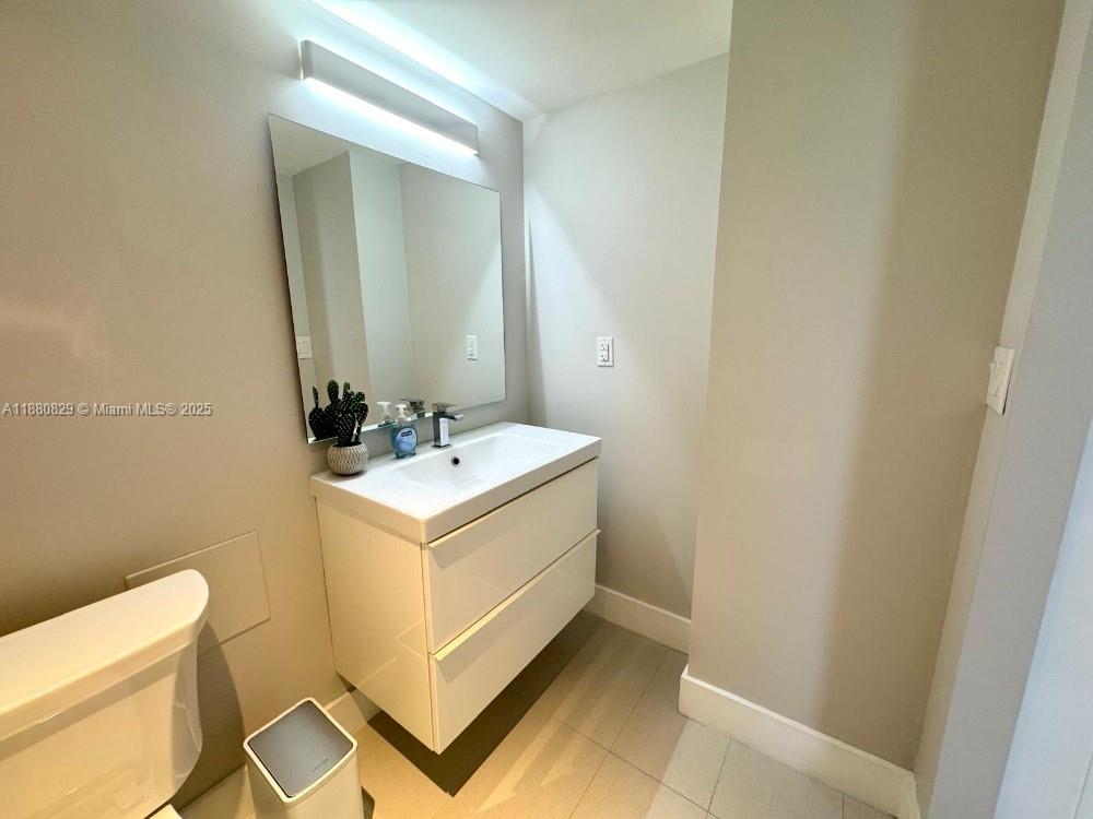 Photo of 20301 Country Club Dr  #2522, Aventura, Florida, 33180 - 2nd Bathroom