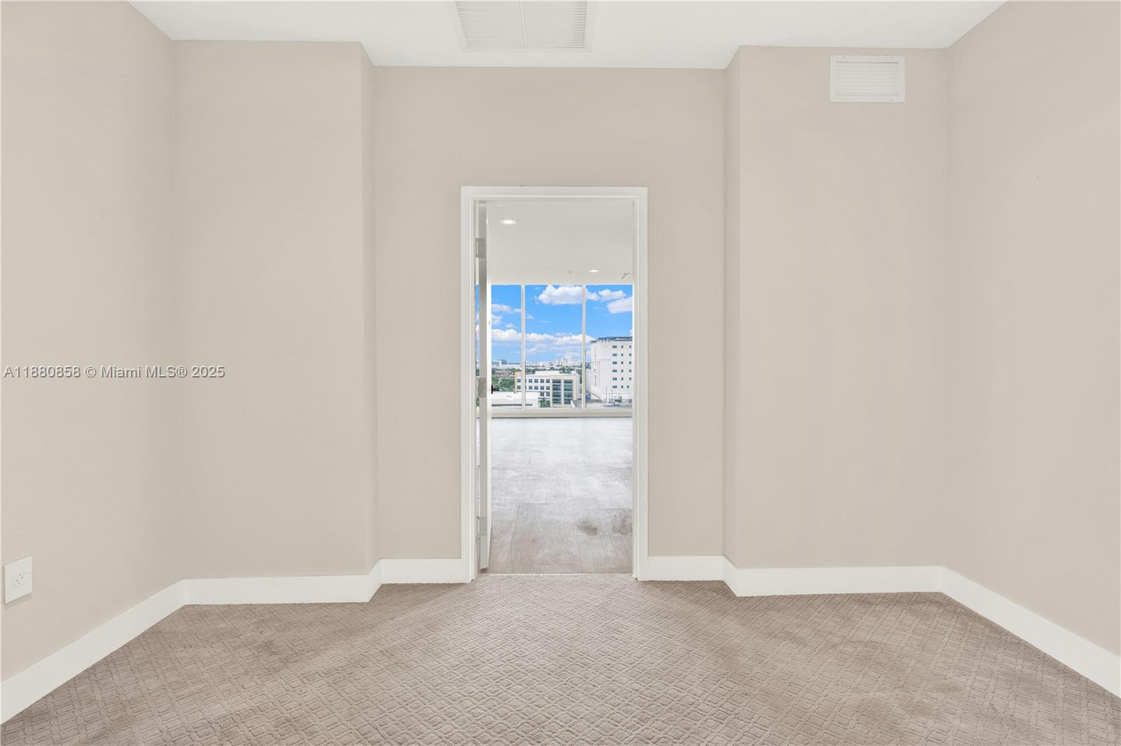 See details 1005 / sq. ft. $ 2025-09-18 0 Photo