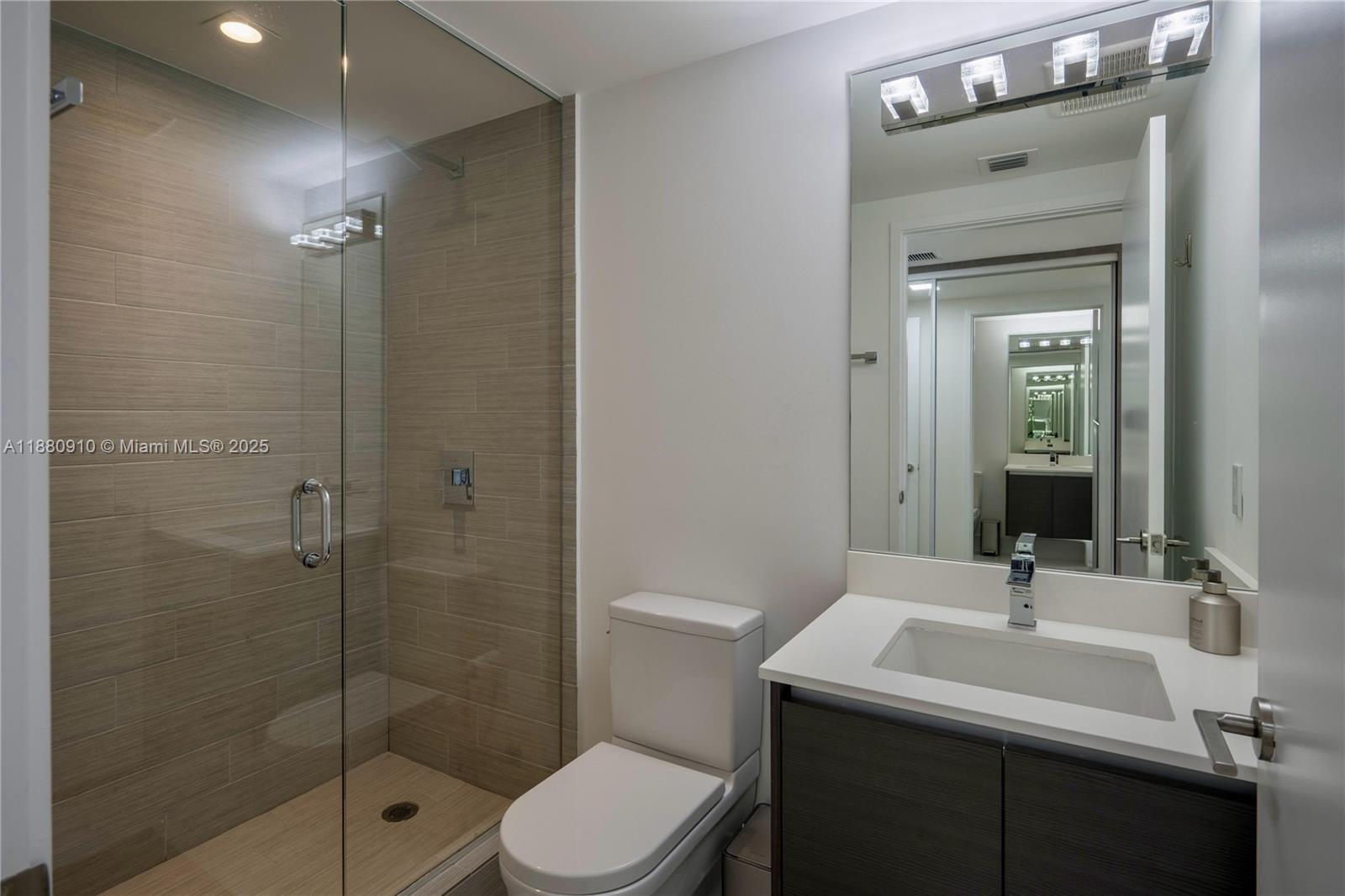 See details 4-1802 3 / 4 1892 sq. ft. $ 2025-09-18 0 Photo