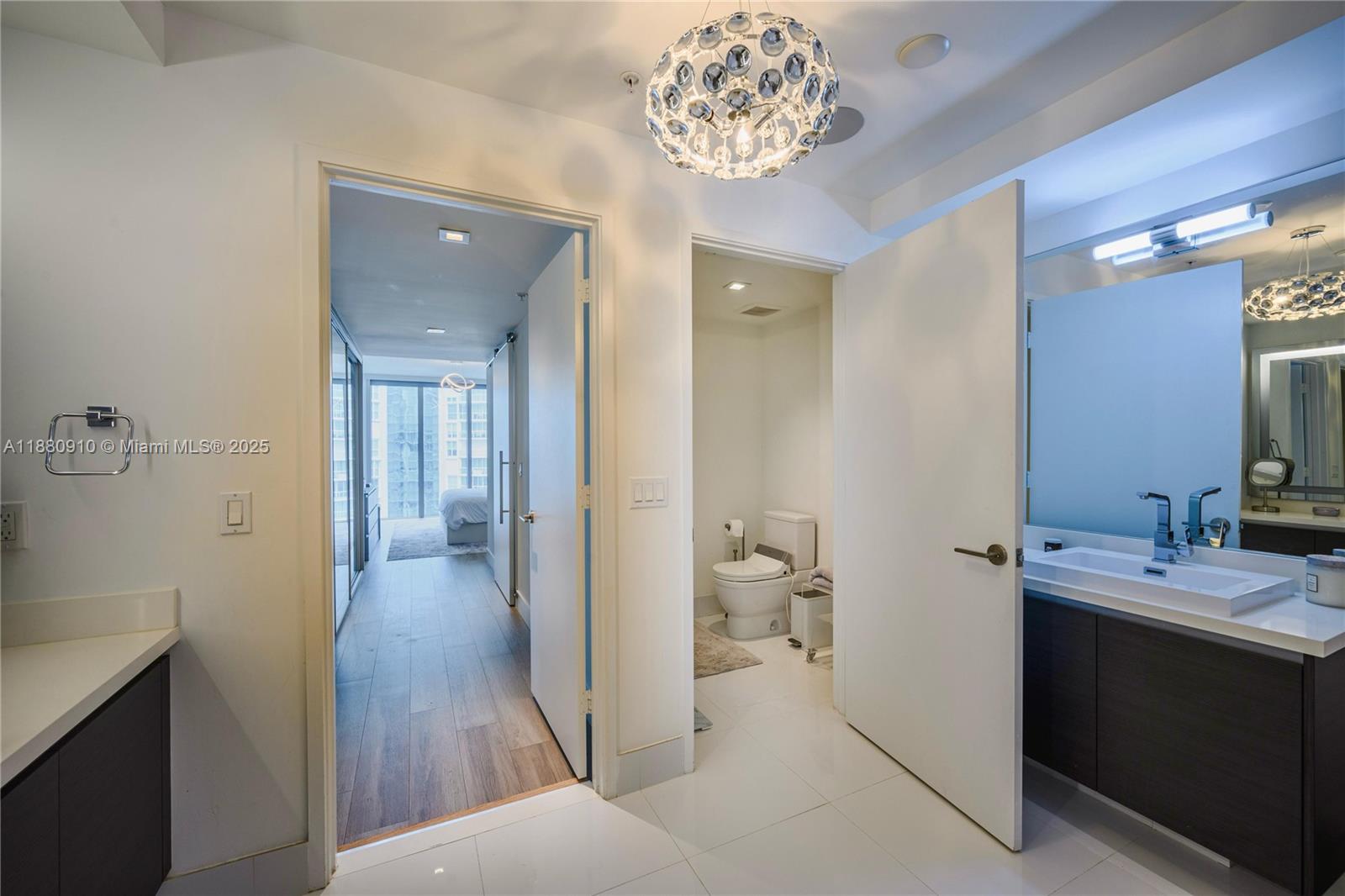 See details 4-1802 3 / 4 1892 sq. ft. $ 2025-09-18 0 Photo