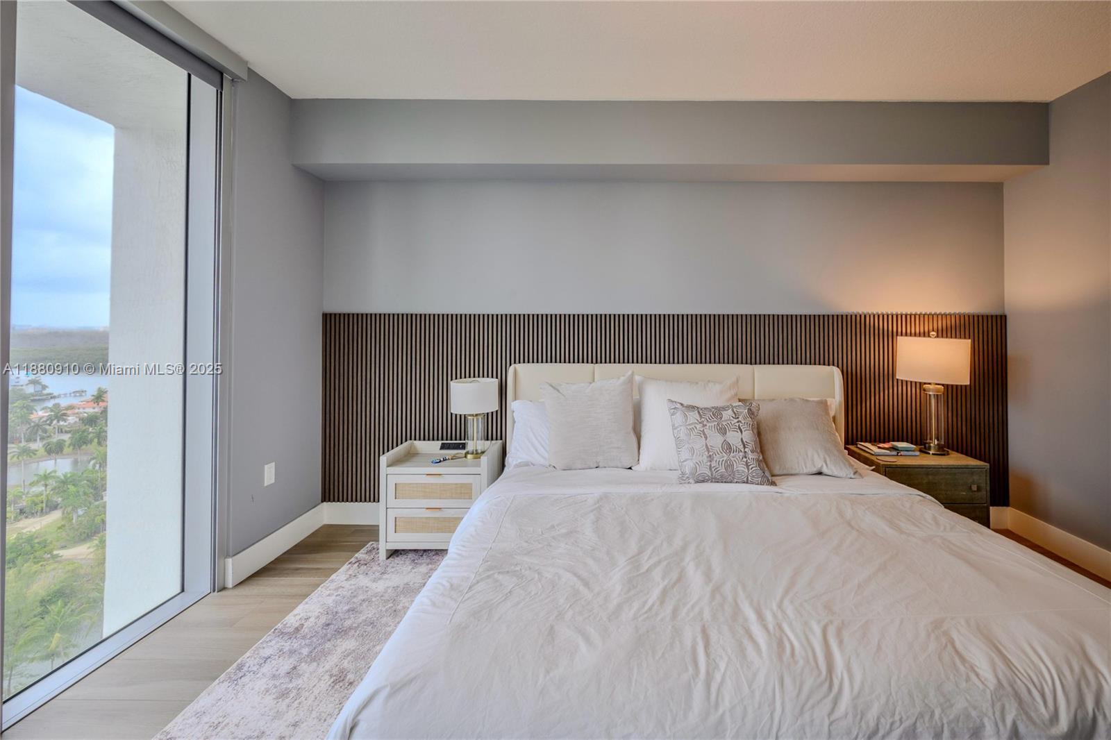 See details 4-1802 3 / 4 1892 sq. ft. $ 2025-09-18 0 Photo