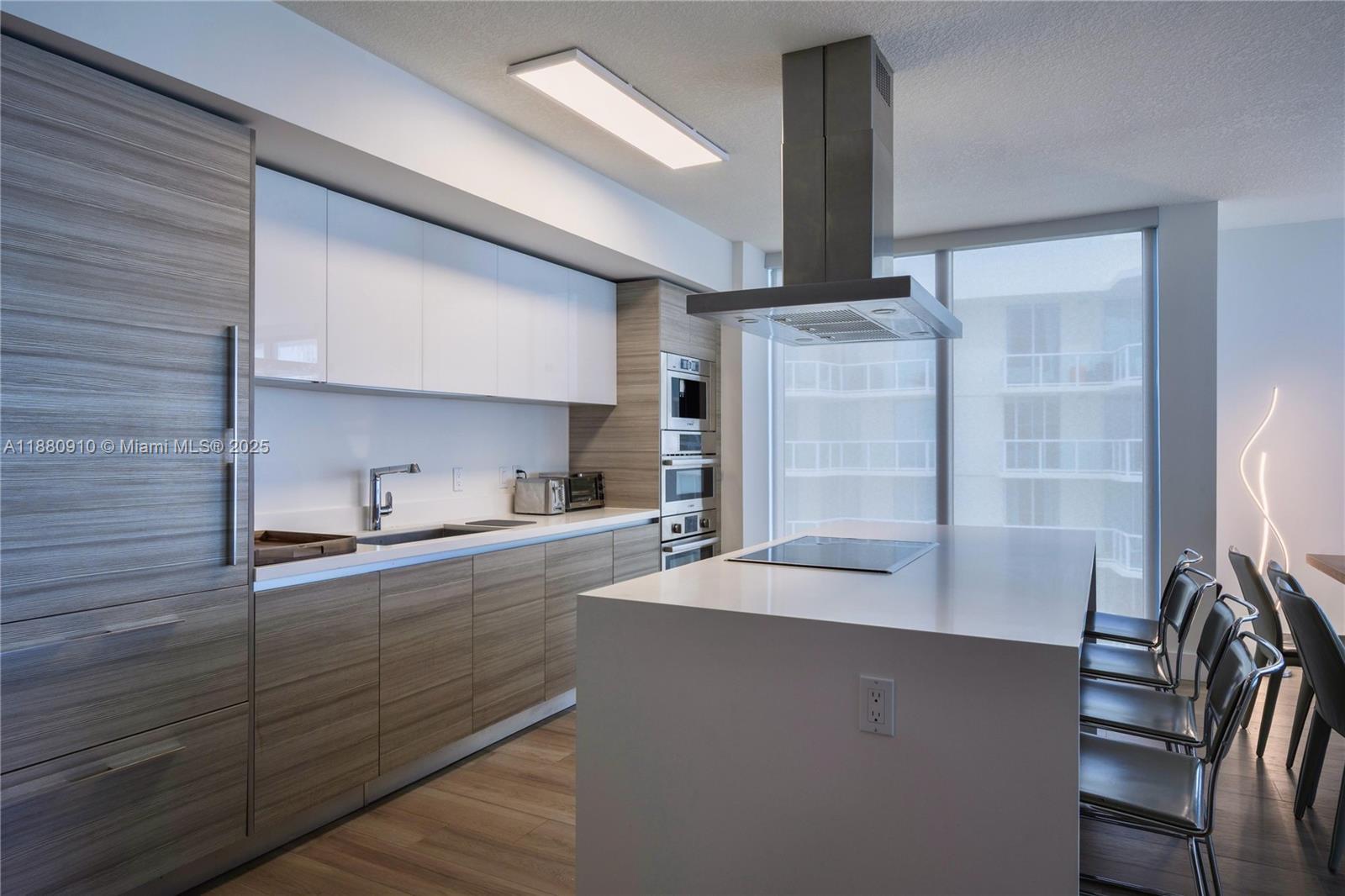 See details 4-1802 3 / 4 1892 sq. ft. $ 2025-09-18 0 Photo