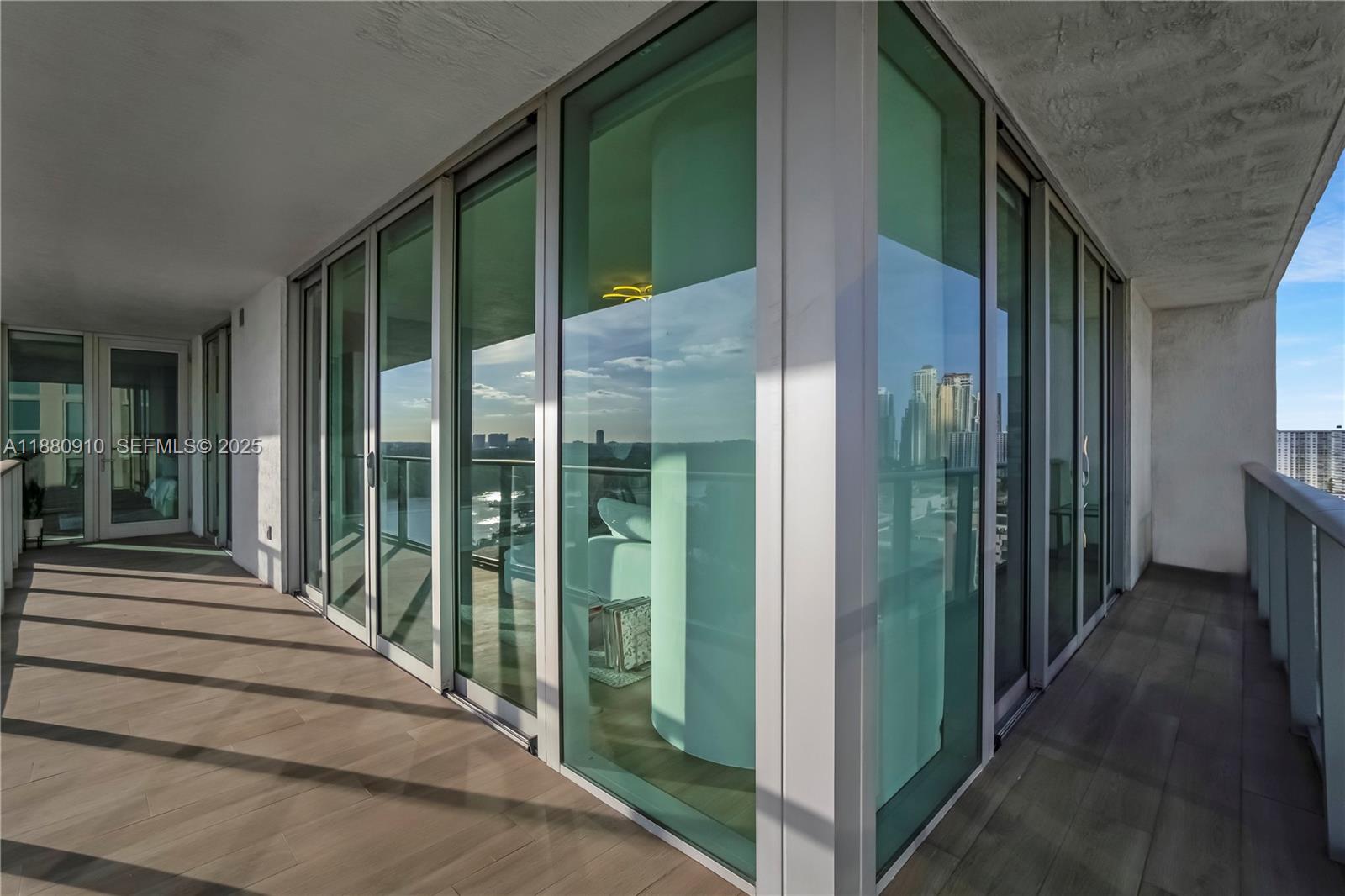 See details 4-1802 3 / 4 1892 sq. ft. $ 2025-09-18 0 Photo