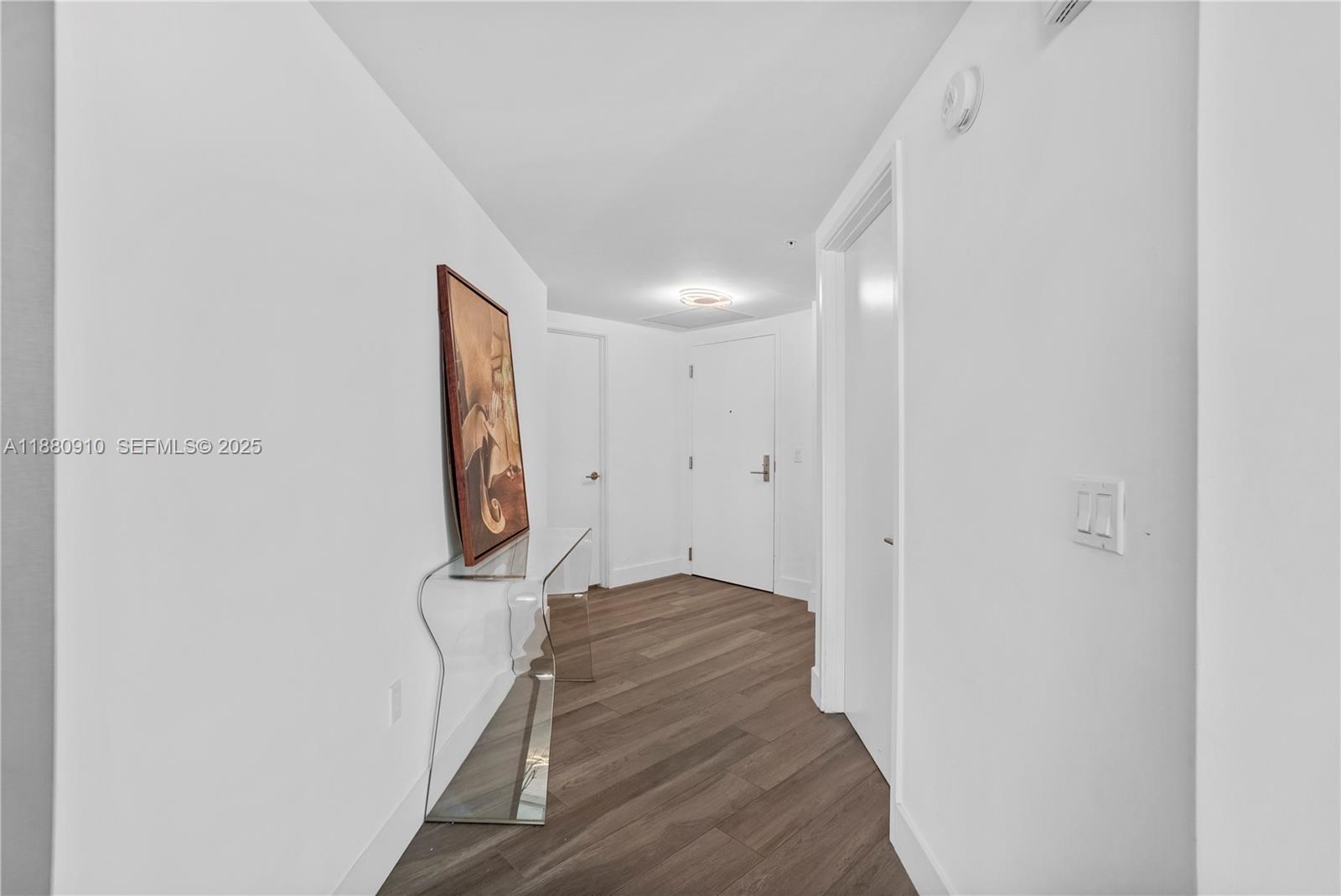 See details 4-1802 3 / 4 1892 sq. ft. $ 2025-09-18 0 Photo