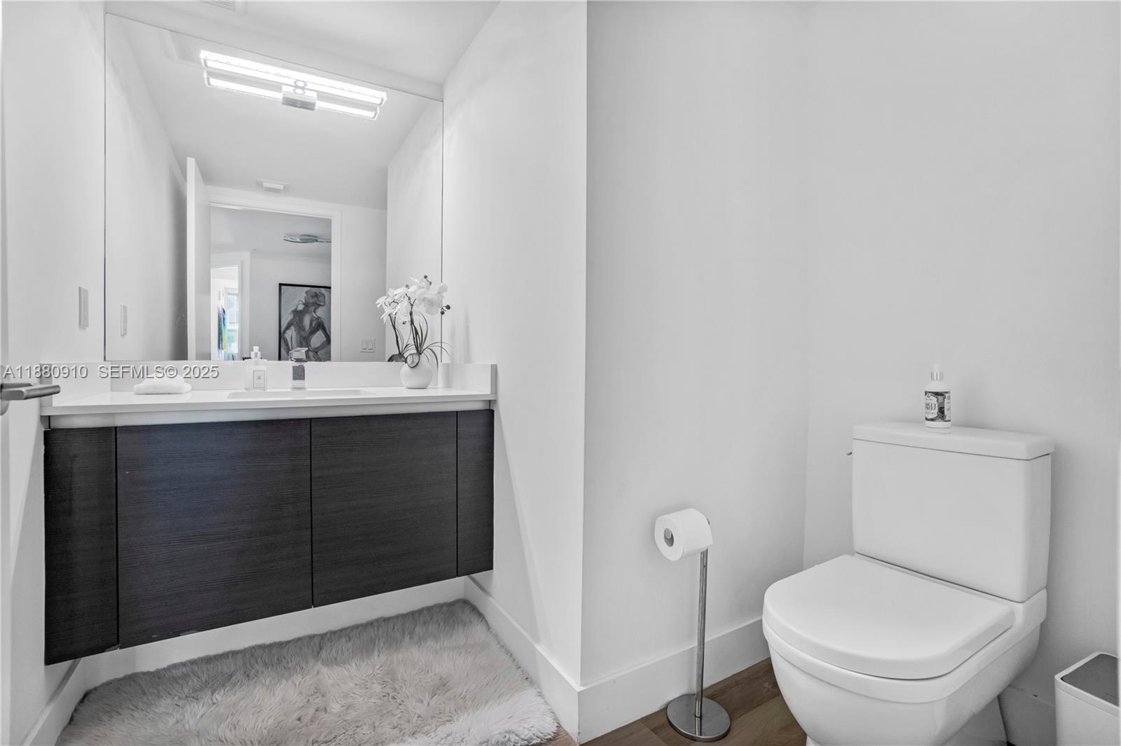 See details 4-1802 3 / 4 1892 sq. ft. $ 2025-09-18 0 Photo