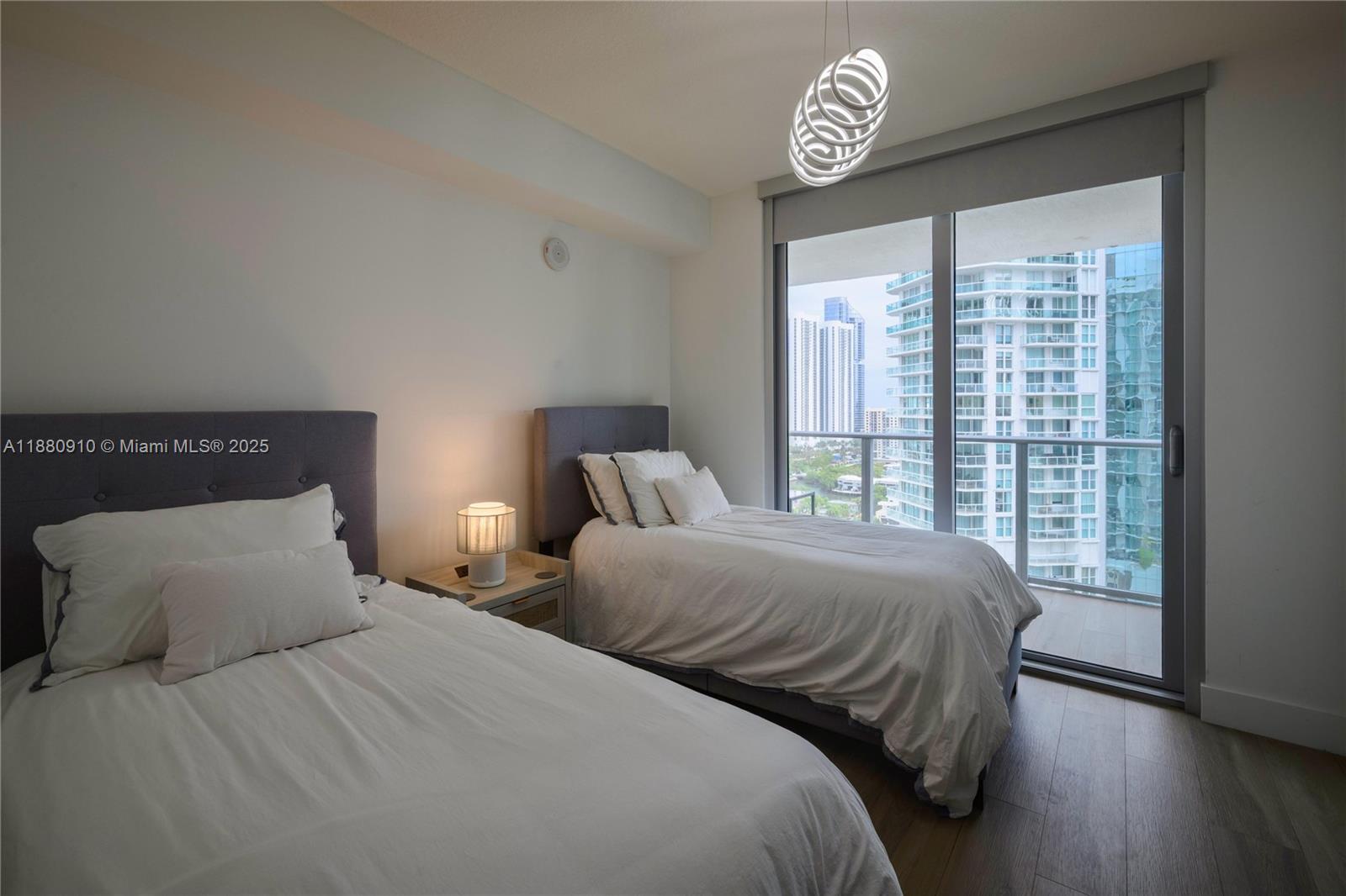 See details 4-1802 3 / 4 1892 sq. ft. $ 2025-09-18 0 Photo