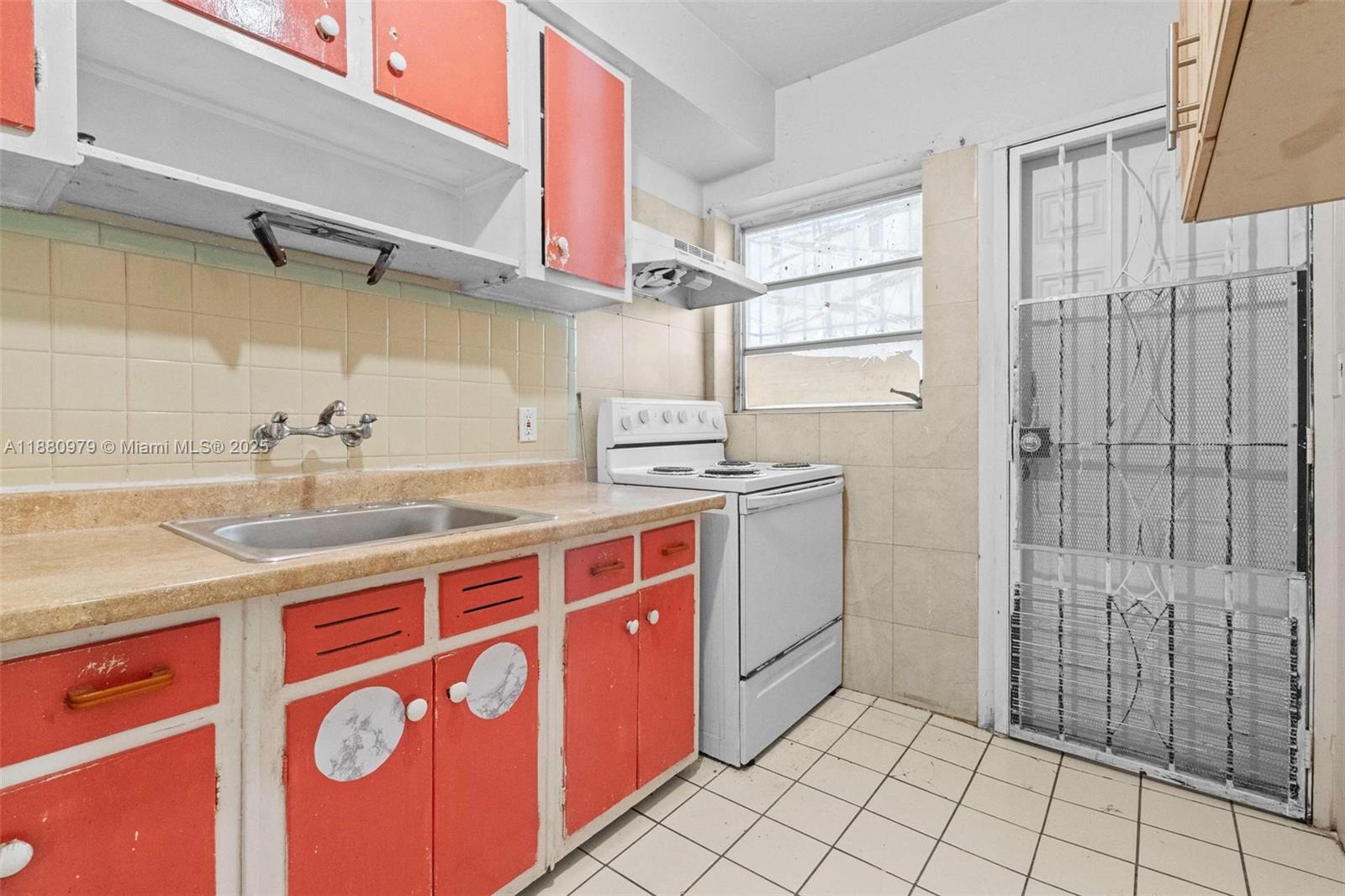 See details / 3592 sq. ft. $ 2025-09-18 0 Photo