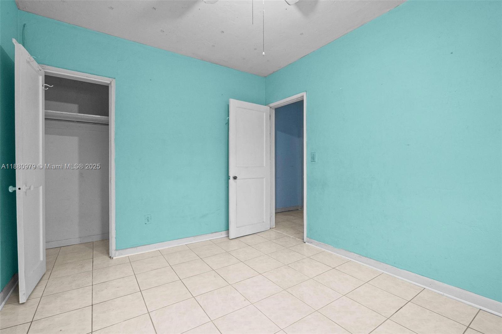 See details / 3592 sq. ft. $ 2025-09-18 0 Photo