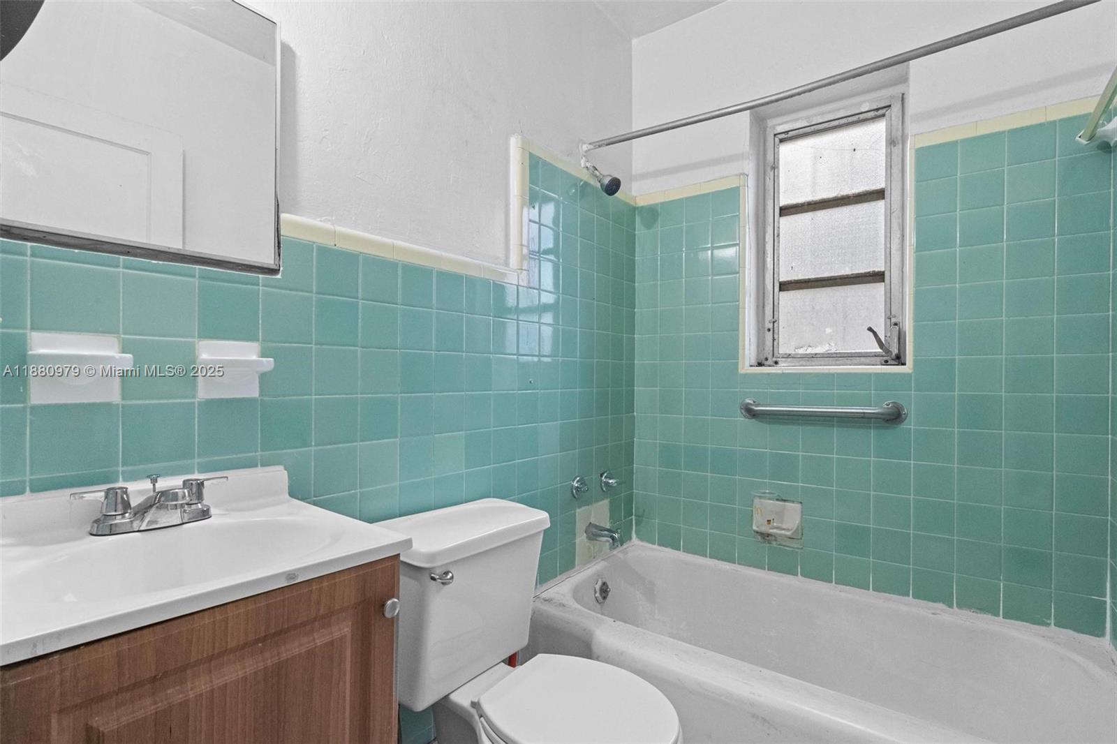 See details / 3592 sq. ft. $ 2025-09-18 0 Photo