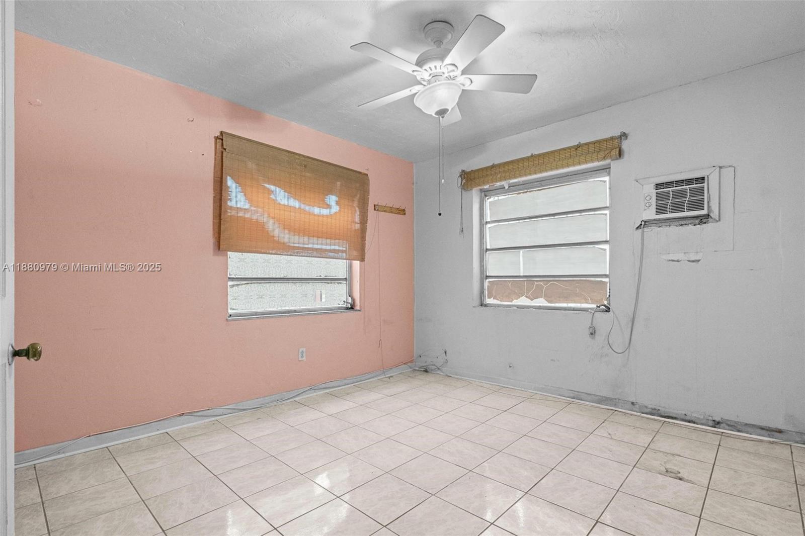 See details / 3592 sq. ft. $ 2025-09-18 0 Photo