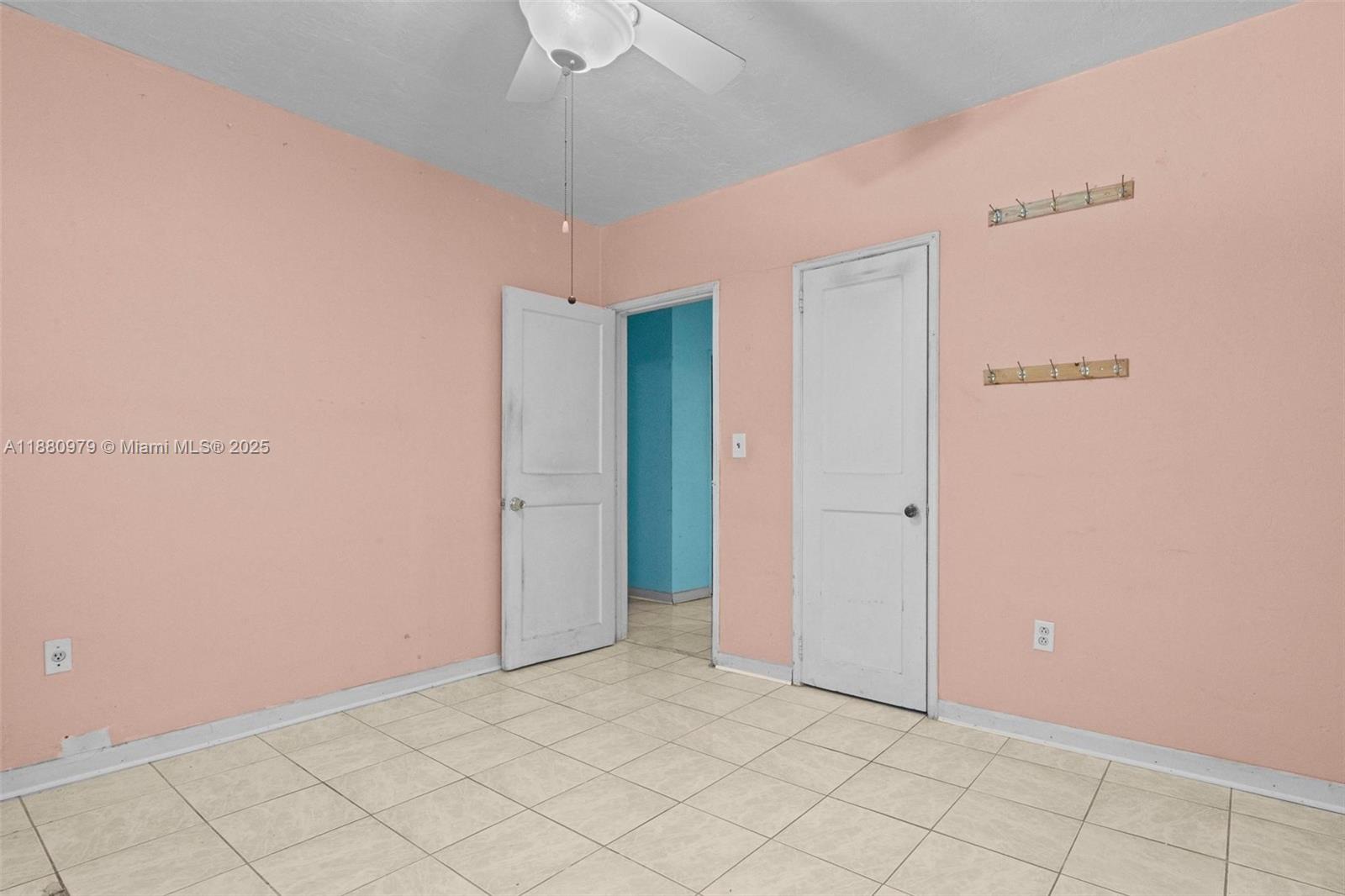 See details / 3592 sq. ft. $ 2025-09-18 0 Photo
