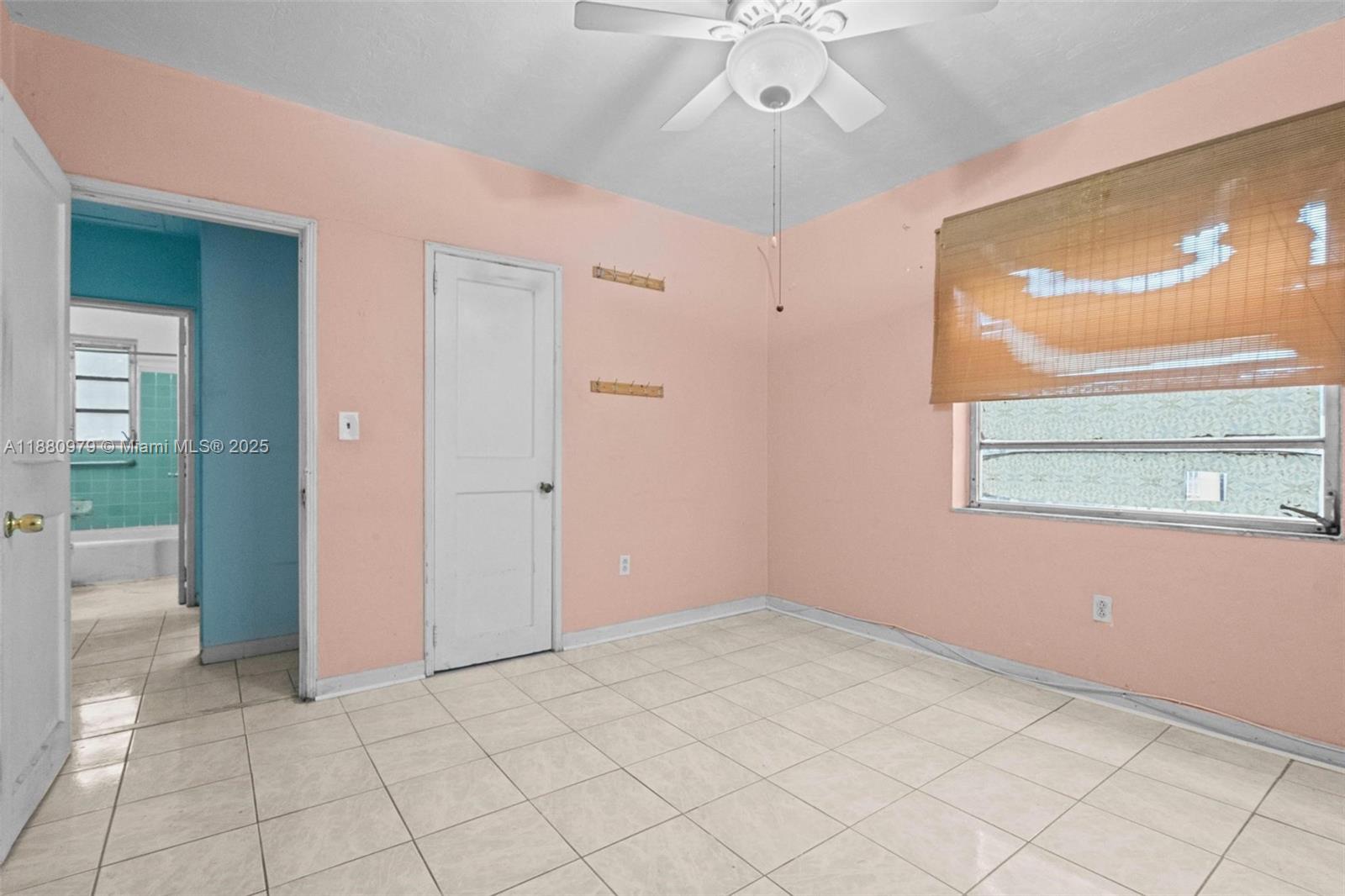 See details / 3592 sq. ft. $ 2025-09-18 0 Photo