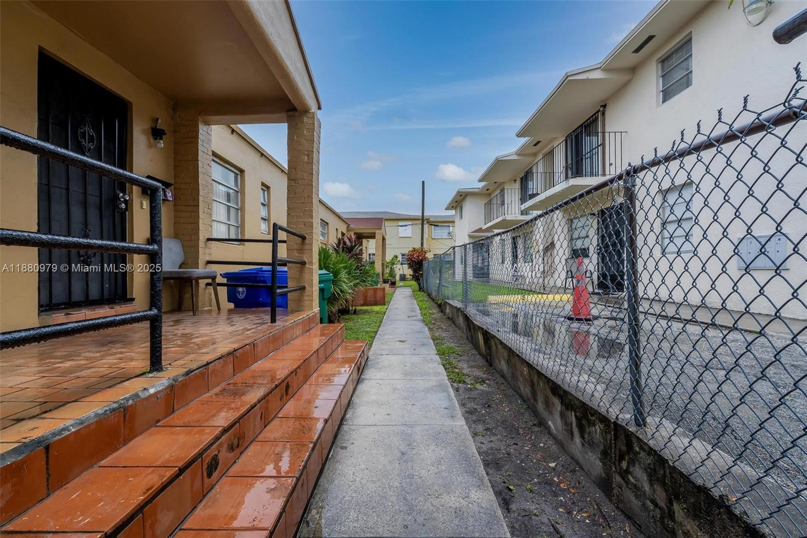 See details / 3592 sq. ft. $ 2025-09-18 0 Photo