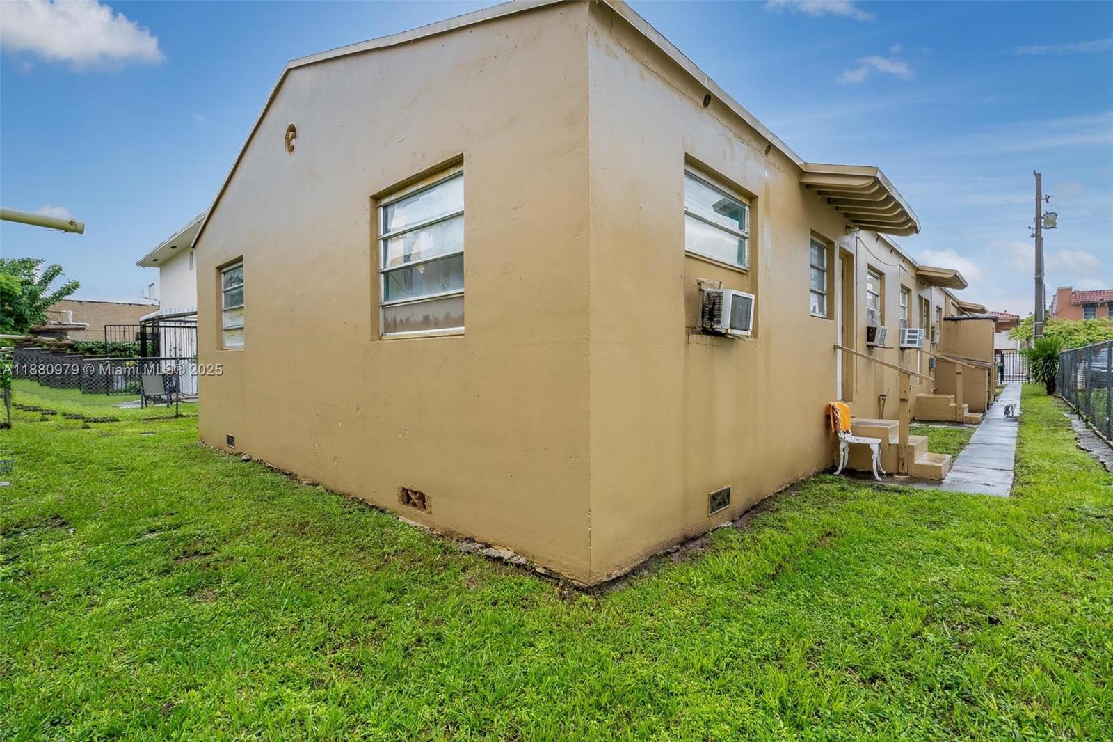 See details / 3592 sq. ft. $ 2025-09-18 0 Photo