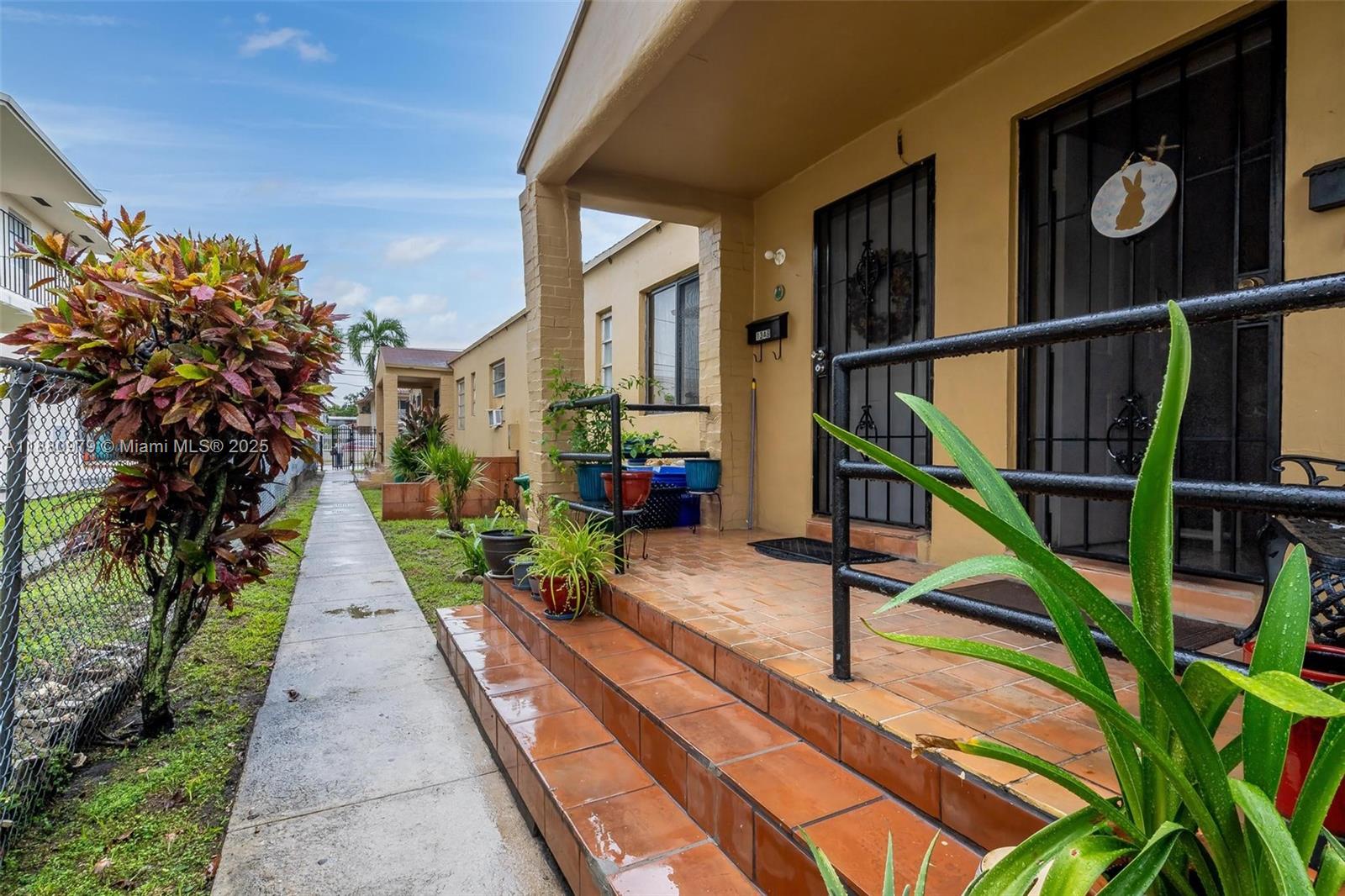 See details / 3592 sq. ft. $ 2025-09-18 0 Photo