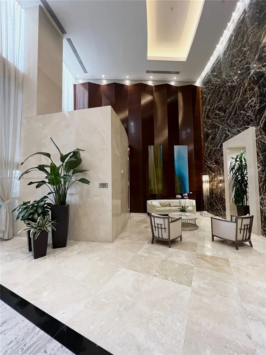 Ver detalles 507 2 / 3 2084 sq. ft. $ 2025-09-18 0 foto