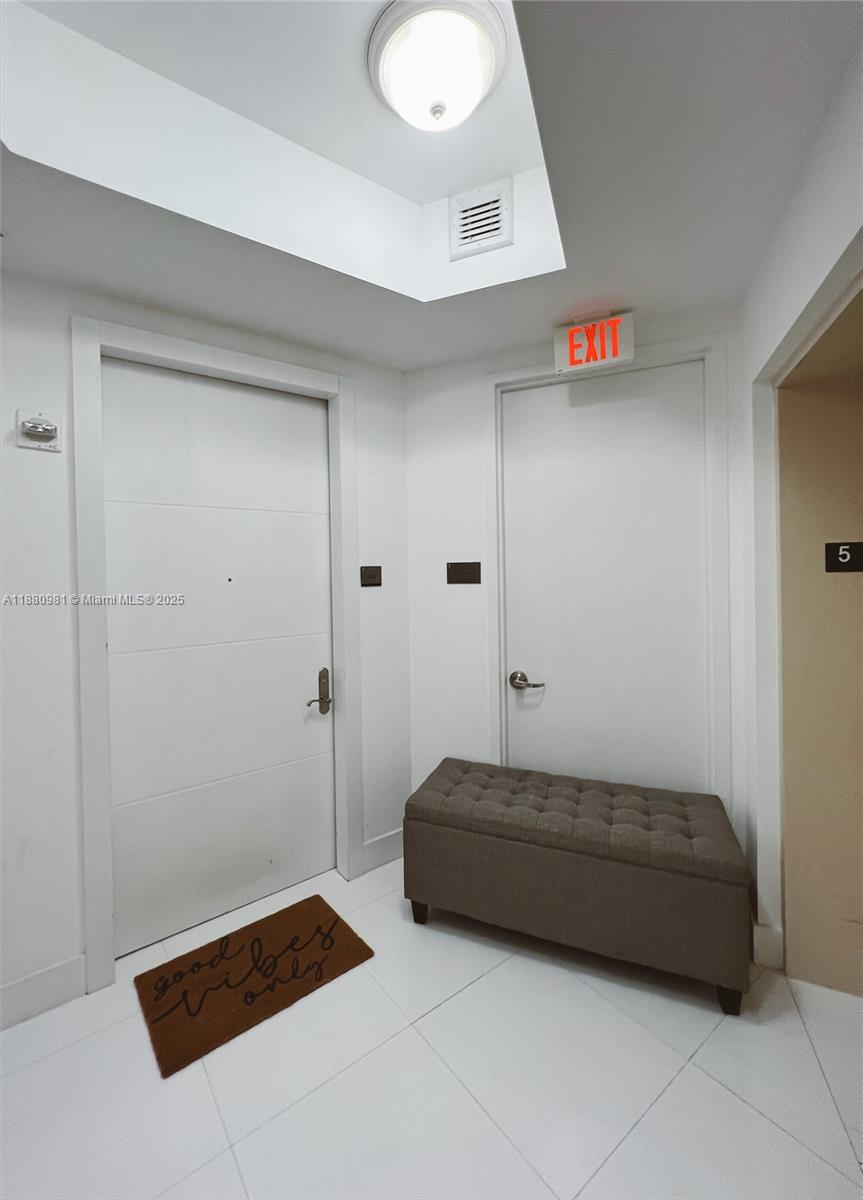 Ver detalles 507 2 / 3 2084 sq. ft. $ 2025-09-18 0 foto