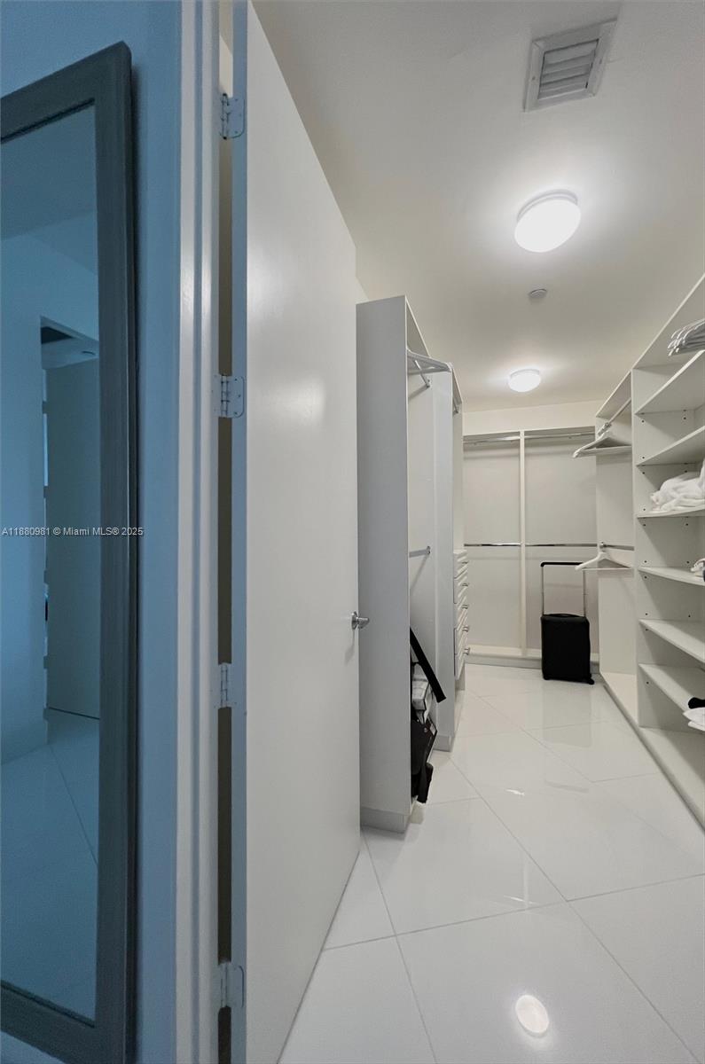 Ver detalles 507 2 / 3 2084 sq. ft. $ 2025-09-18 0 foto