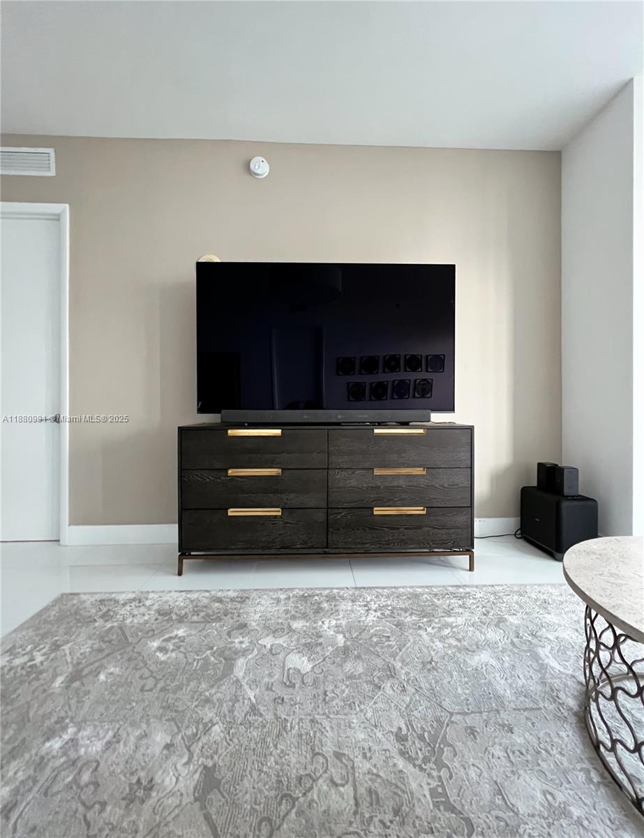 Ver detalles 507 2 / 3 2084 sq. ft. $ 2025-09-18 0 foto