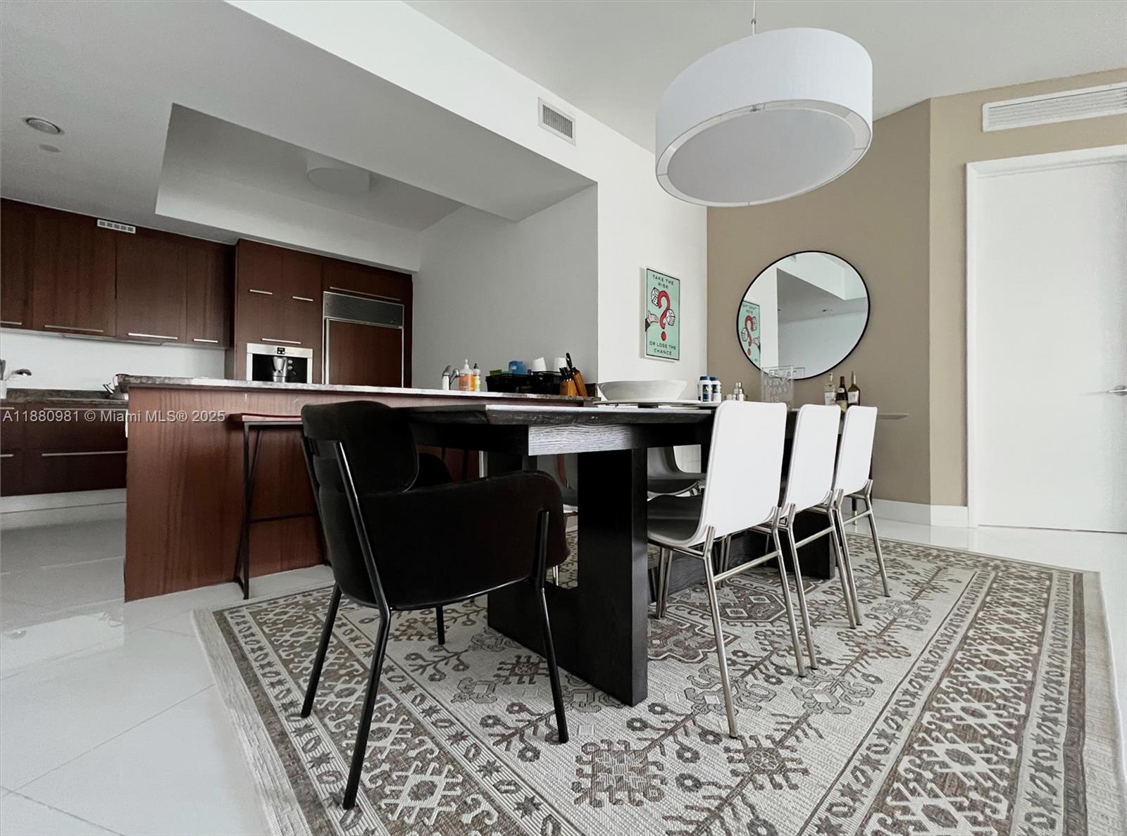 Ver detalles 507 2 / 3 2084 sq. ft. $ 2025-09-18 0 foto
