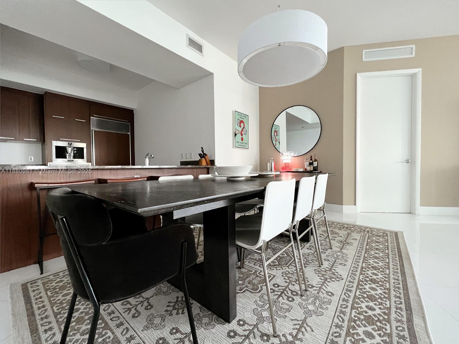 Ver detalles 507 2 / 3 2084 sq. ft. $ 2025-09-18 0 foto