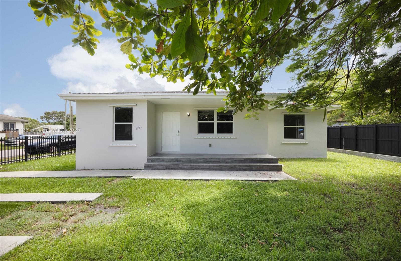 See details / 2220 sq. ft. $ 2025-09-18 0 Photo