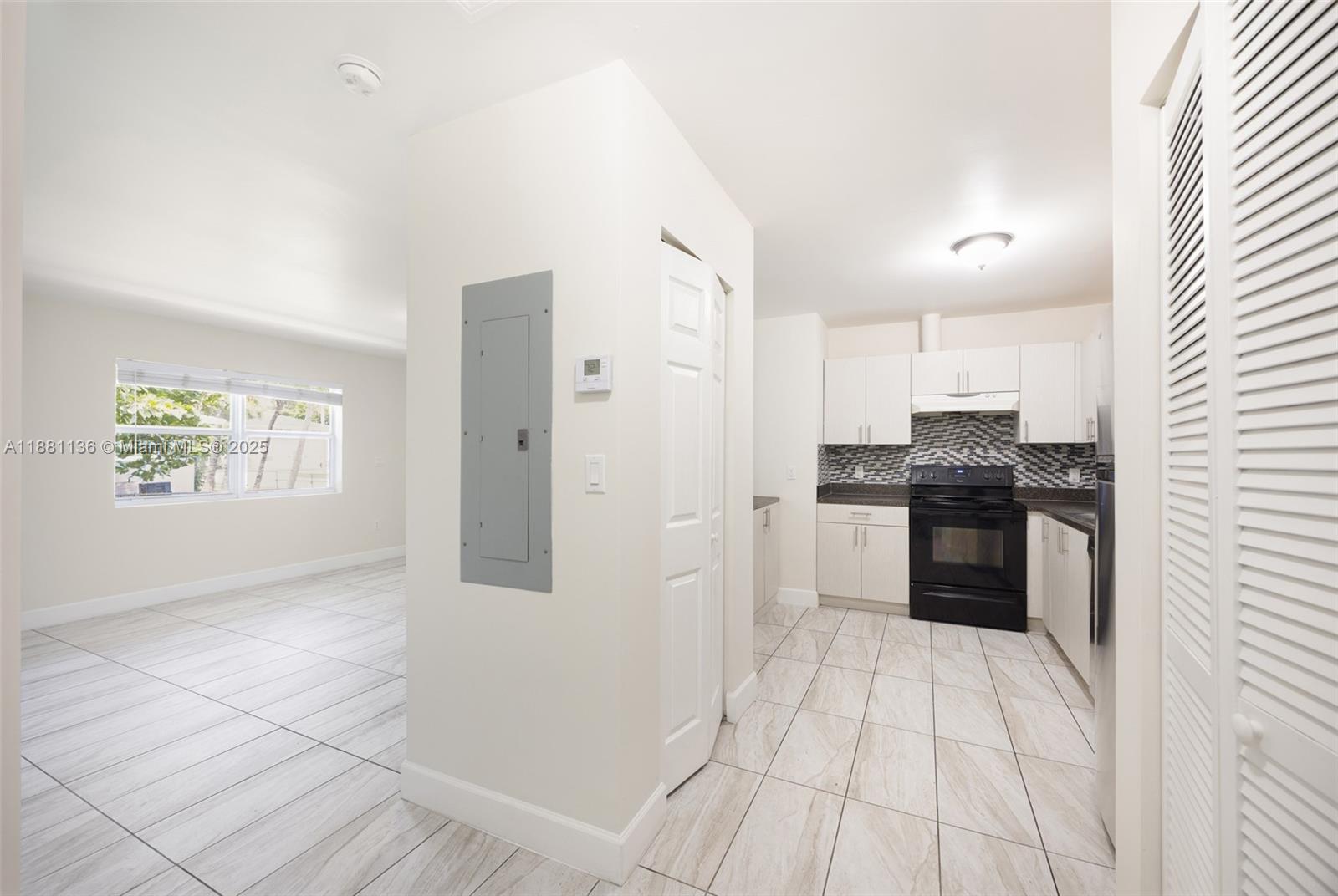 See details / 2220 sq. ft. $ 2025-09-18 0 Photo