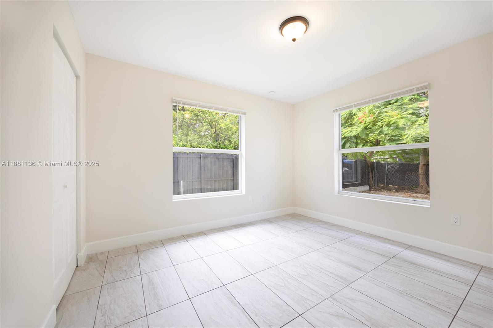 See details / 2220 sq. ft. $ 2025-09-18 0 Photo