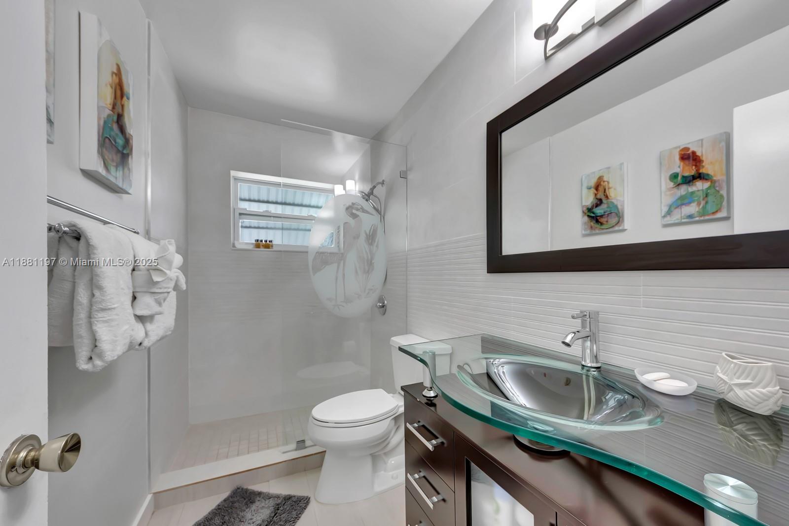   /   кв.футов $ 2025-11-22 0 Фото