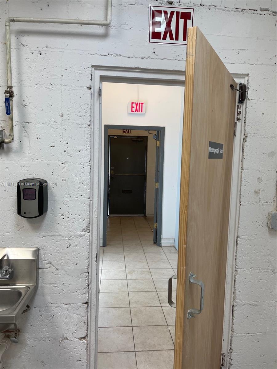 See details A / sq. ft. $ 2025-09-18 0 Photo