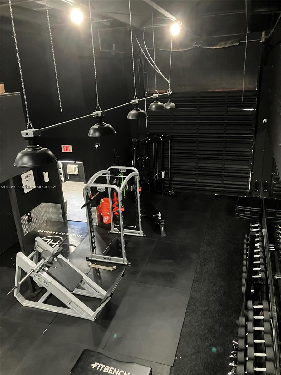 1  /   sq. ft. $ 2025-09-18 0 Photo