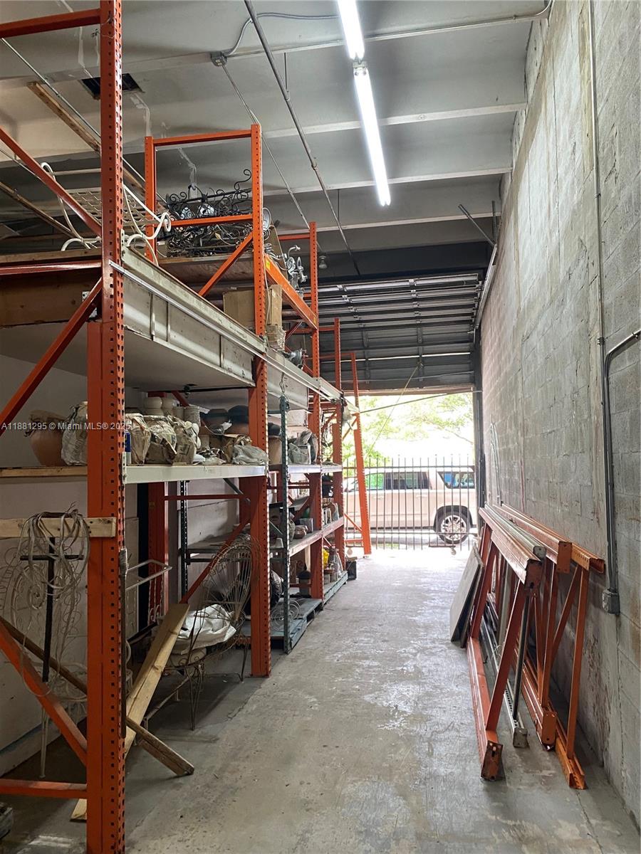 6997  /   sq. ft. $ 2025-09-18 0 Photo
