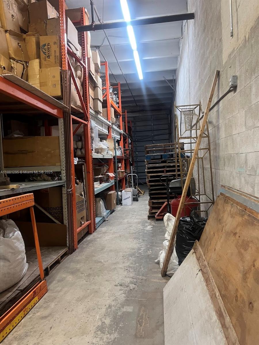 6997  /   sq. ft. $ 2025-09-18 0 Photo
