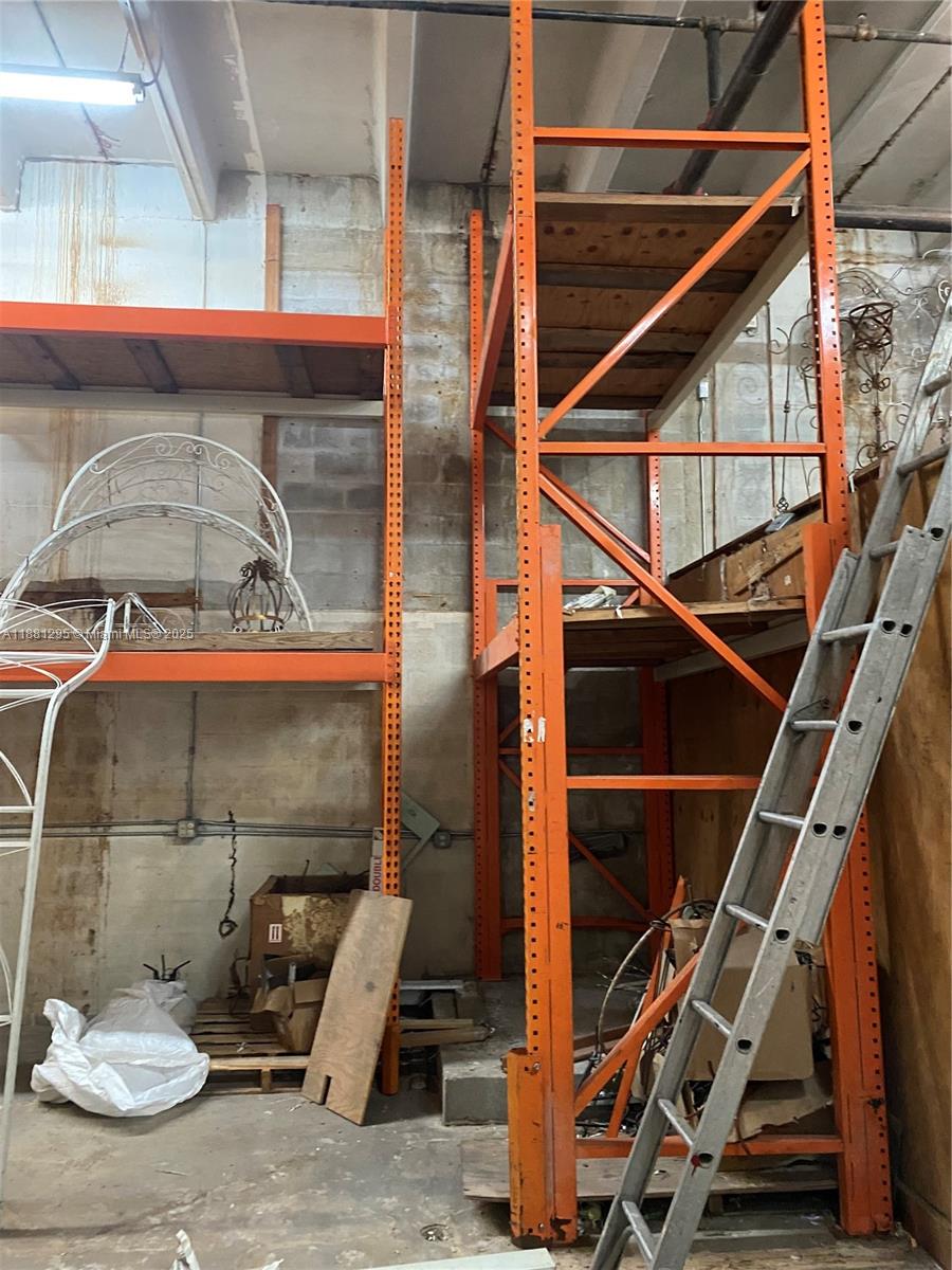 6997  /   sq. ft. $ 2025-09-18 0 Photo