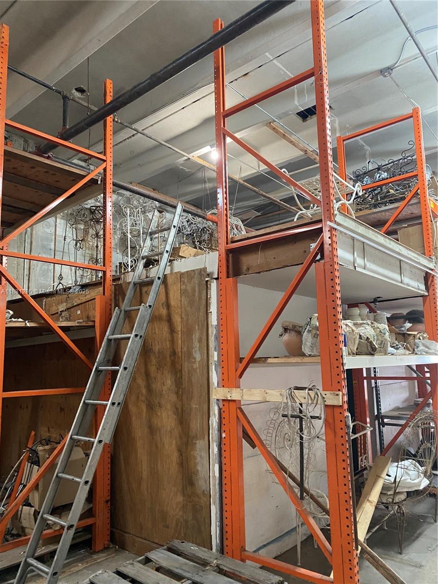 6997  /   sq. ft. $ 2025-09-18 0 Photo