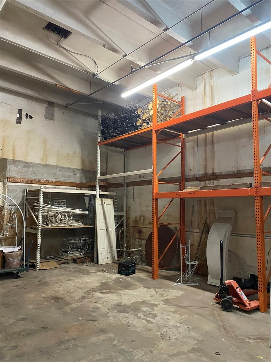 6997  /   sq. ft. $ 2025-09-18 0 Photo
