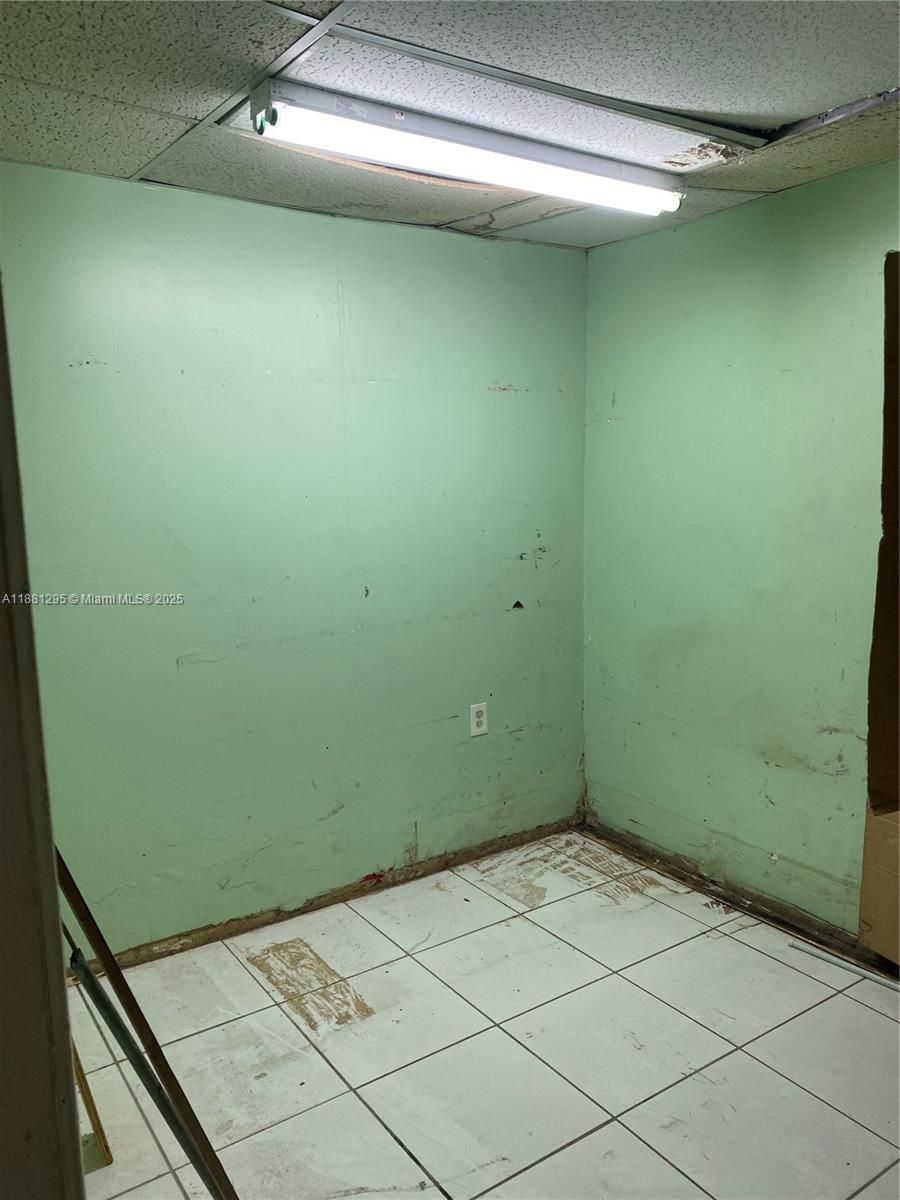 6997  /   sq. ft. $ 2025-09-18 0 Photo