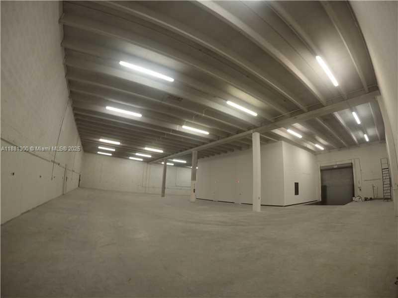 1740  /   sq. ft. $ 2025-09-18 0 Photo