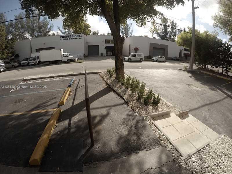 1740  /   sq. ft. $ 2025-09-18 0 Photo
