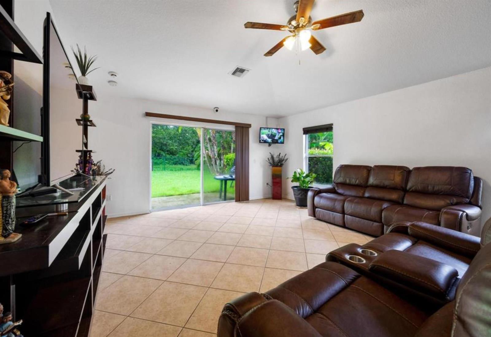 296 3 / 2 1798 sq. ft. $ 2026-01-08 0 foto