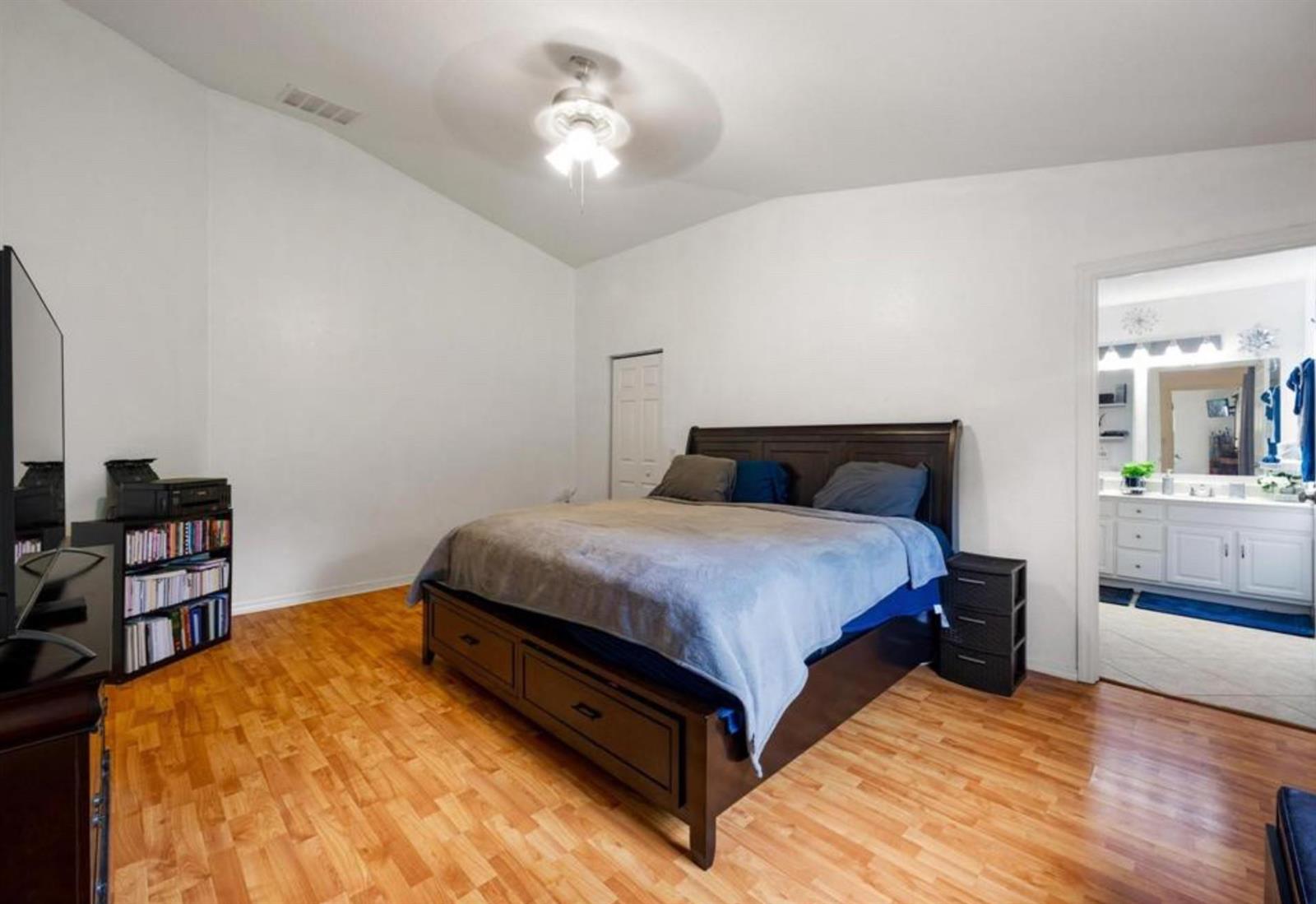 296 3 / 2 1798 sq. ft. $ 2026-01-08 0 foto