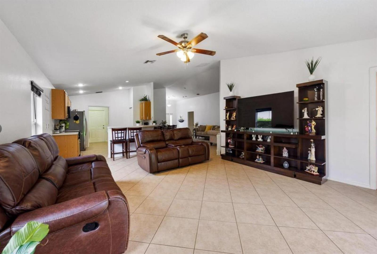 296 3 / 2 1798 sq. ft. $ 2026-01-08 0 foto