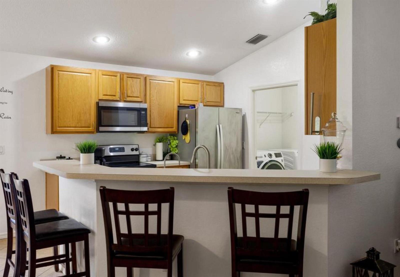 296 3 / 2 1798 sq. ft. $ 2026-01-08 0 foto