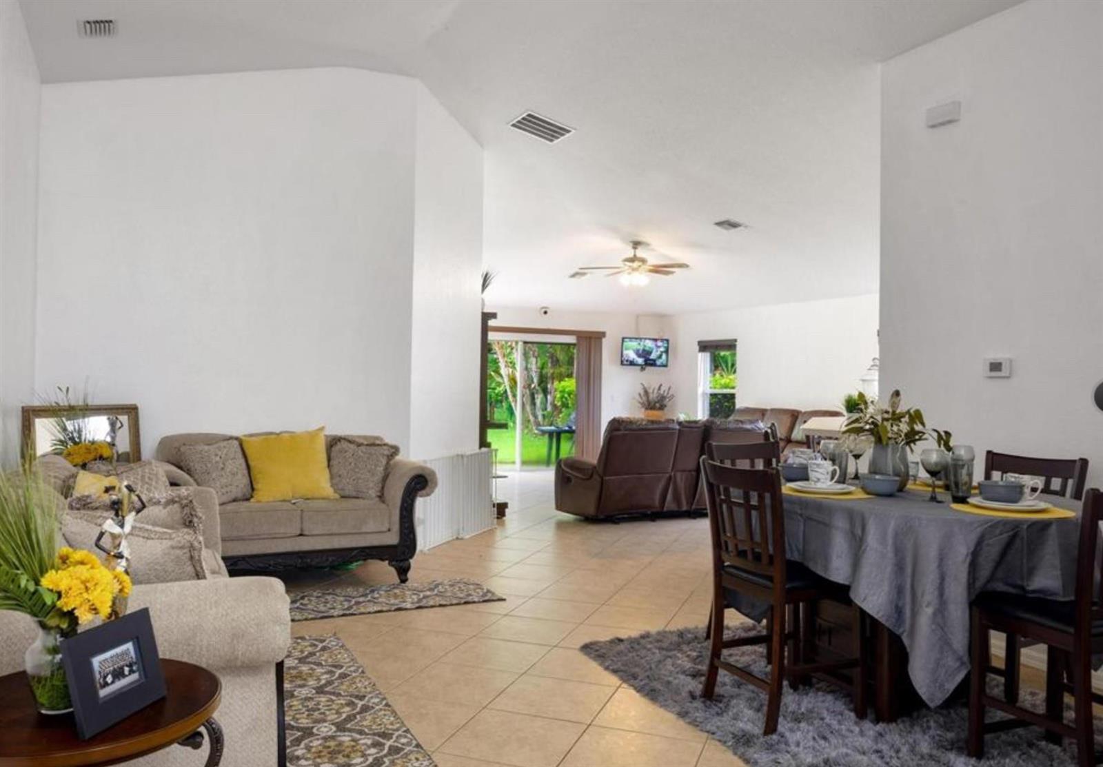 296 3 / 2 1798 sq. ft. $ 2026-01-08 0 foto