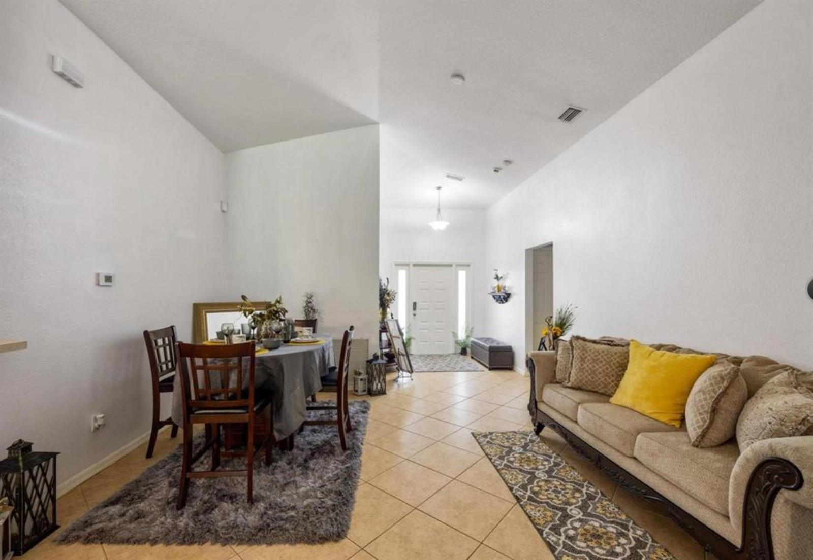 296 3 / 2 1798 sq. ft. $ 2026-01-08 0 foto