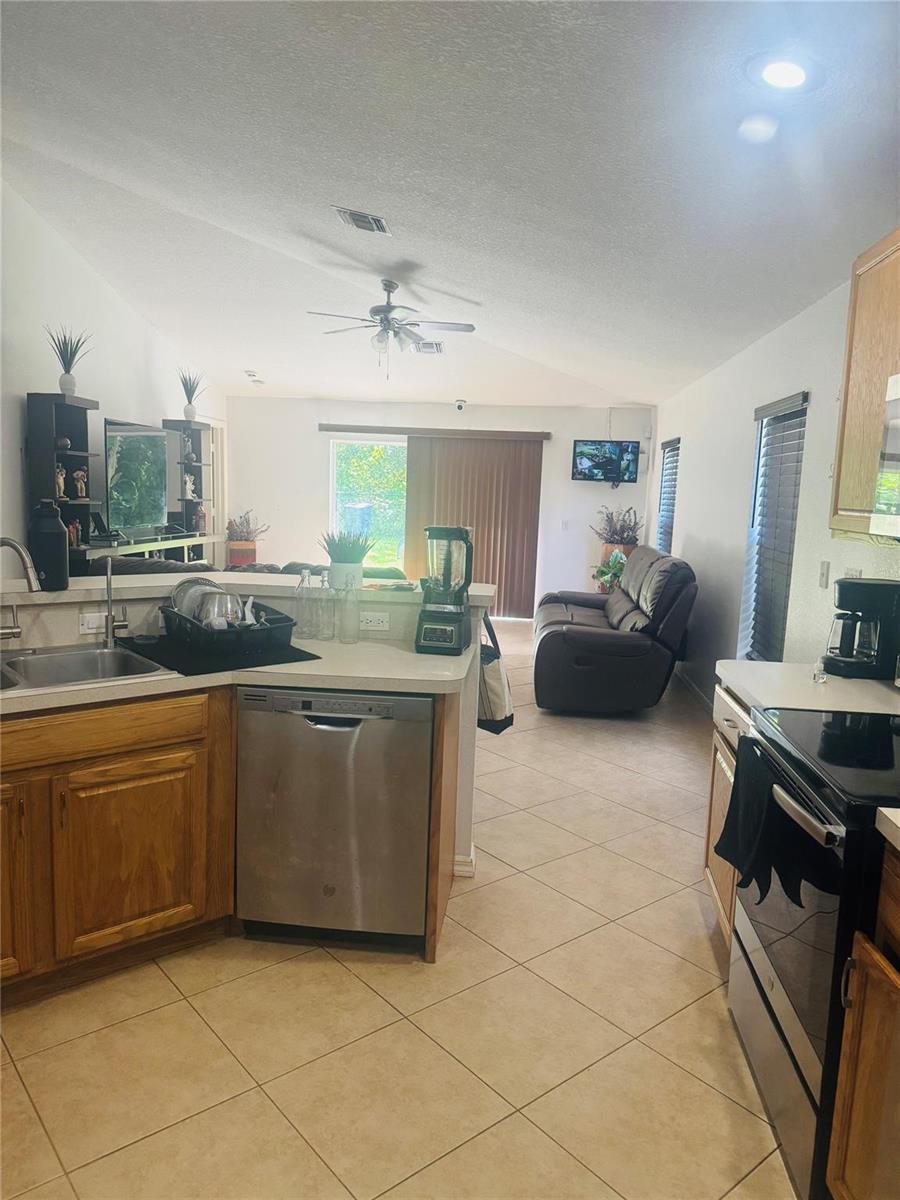 296 3 / 2 1798 sq. ft. $ 2026-01-08 0 foto